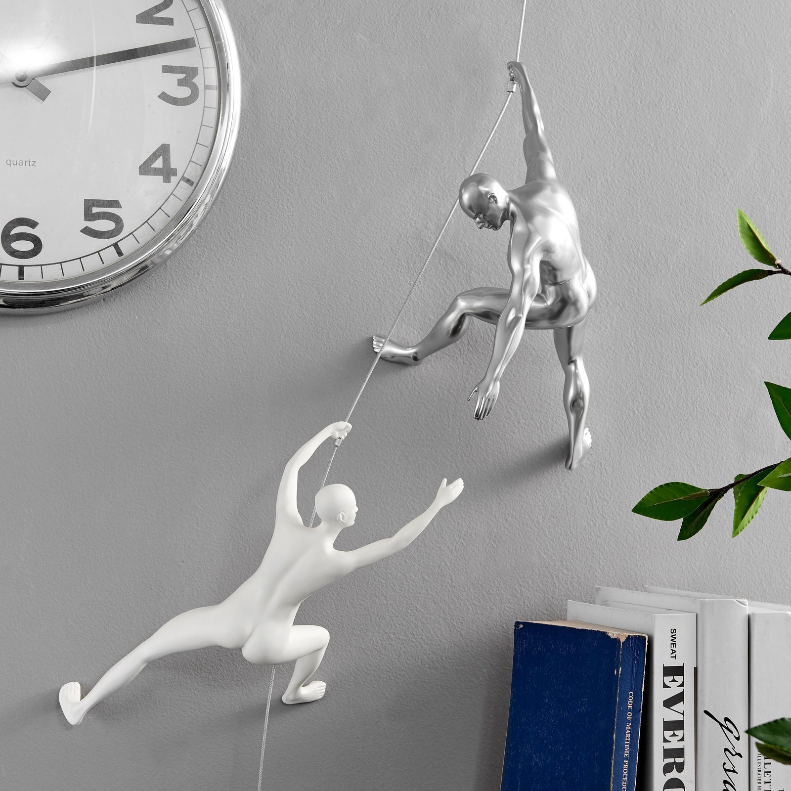 Conjunto de dos esculturas de pared de pareja trepadora // Blanco mate y cromo