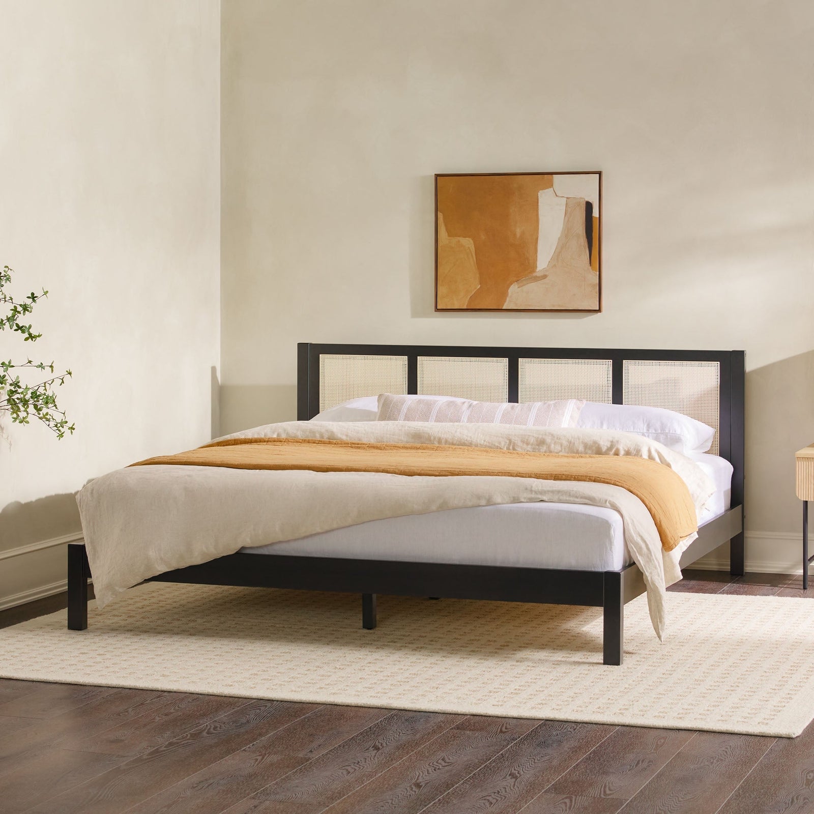 Cama Yasmina con plataforma de madera maciza y paneles de ratán (tamaño Queen o King)