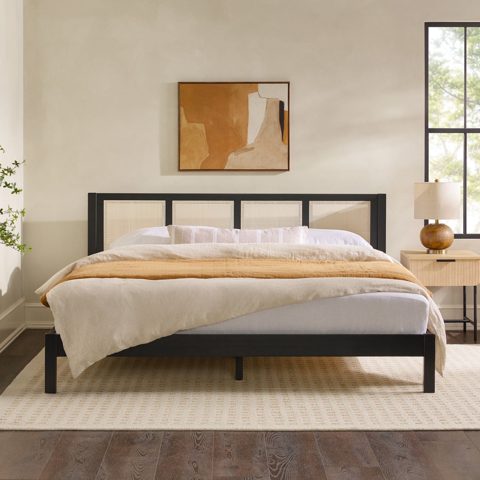Cama Yasmina con plataforma de madera maciza y paneles de ratán (tamaño Queen o King)