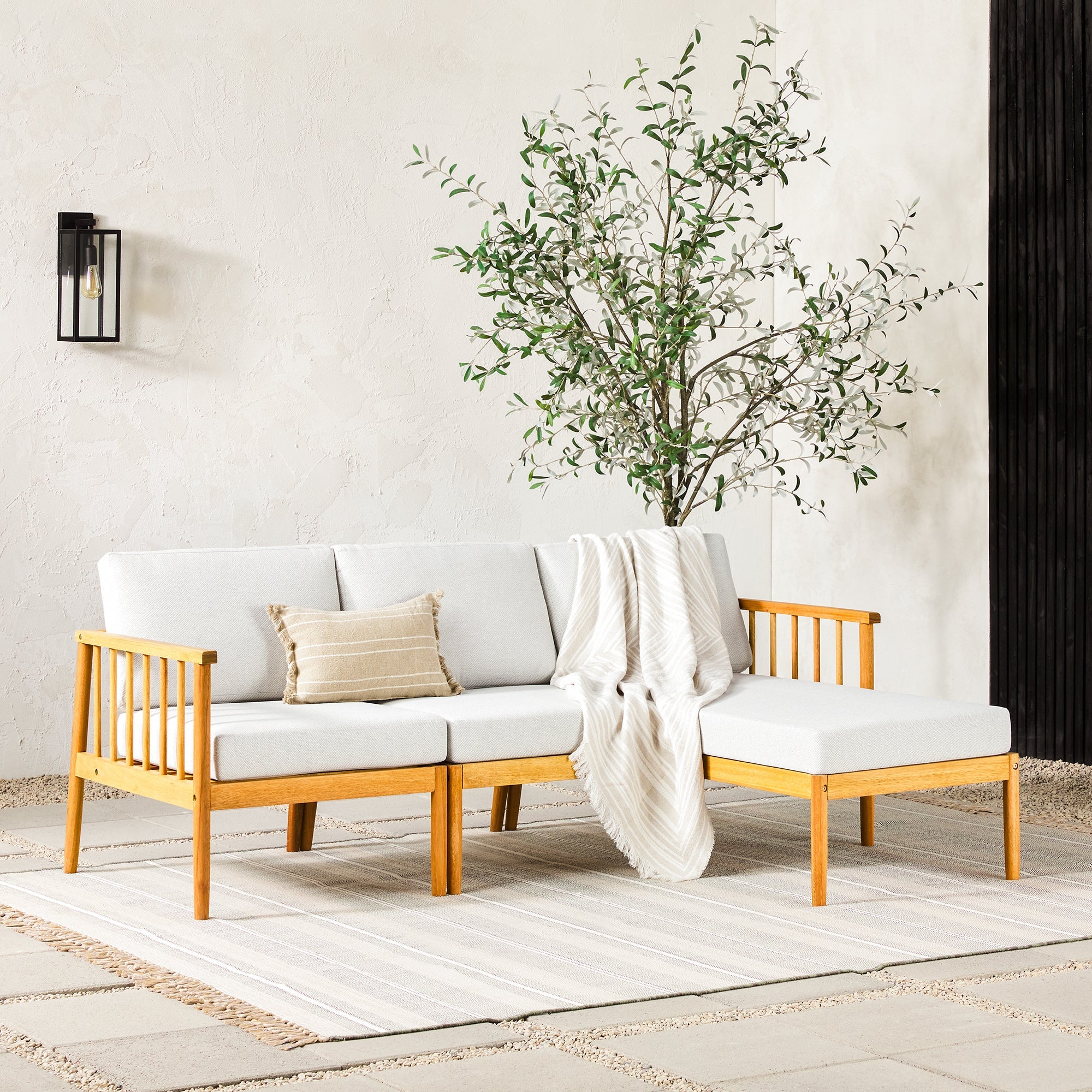 Conjunto modular moderno de 3 piezas en forma de L para exteriores de madera maciza con husillos