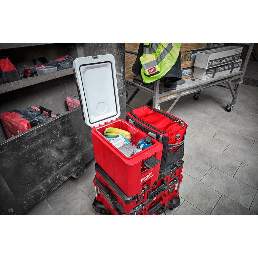 Hielera compacta Milwaukee 48-22-8460 PACKOUT™ de 16 cuartos de galón