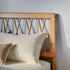 Cama de madera maciza moderna de mediados de siglo Cama X Spindle