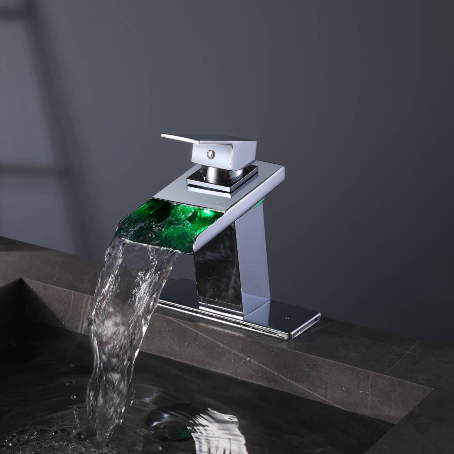 Grifo de baño de latón con una sola manija, cascada cromada, 3 luces LED y desagüe emergente de latón.
