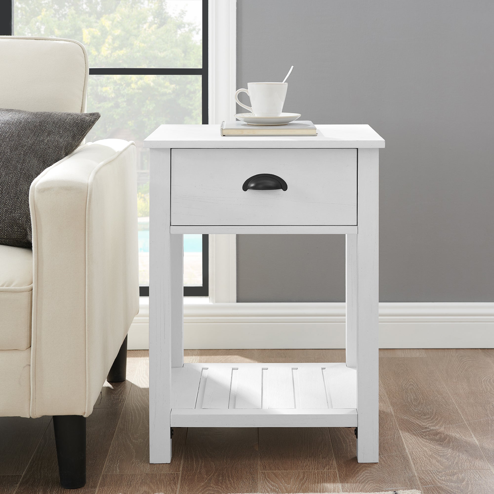 Mesita de noche / mesa auxiliar de estilo campestre