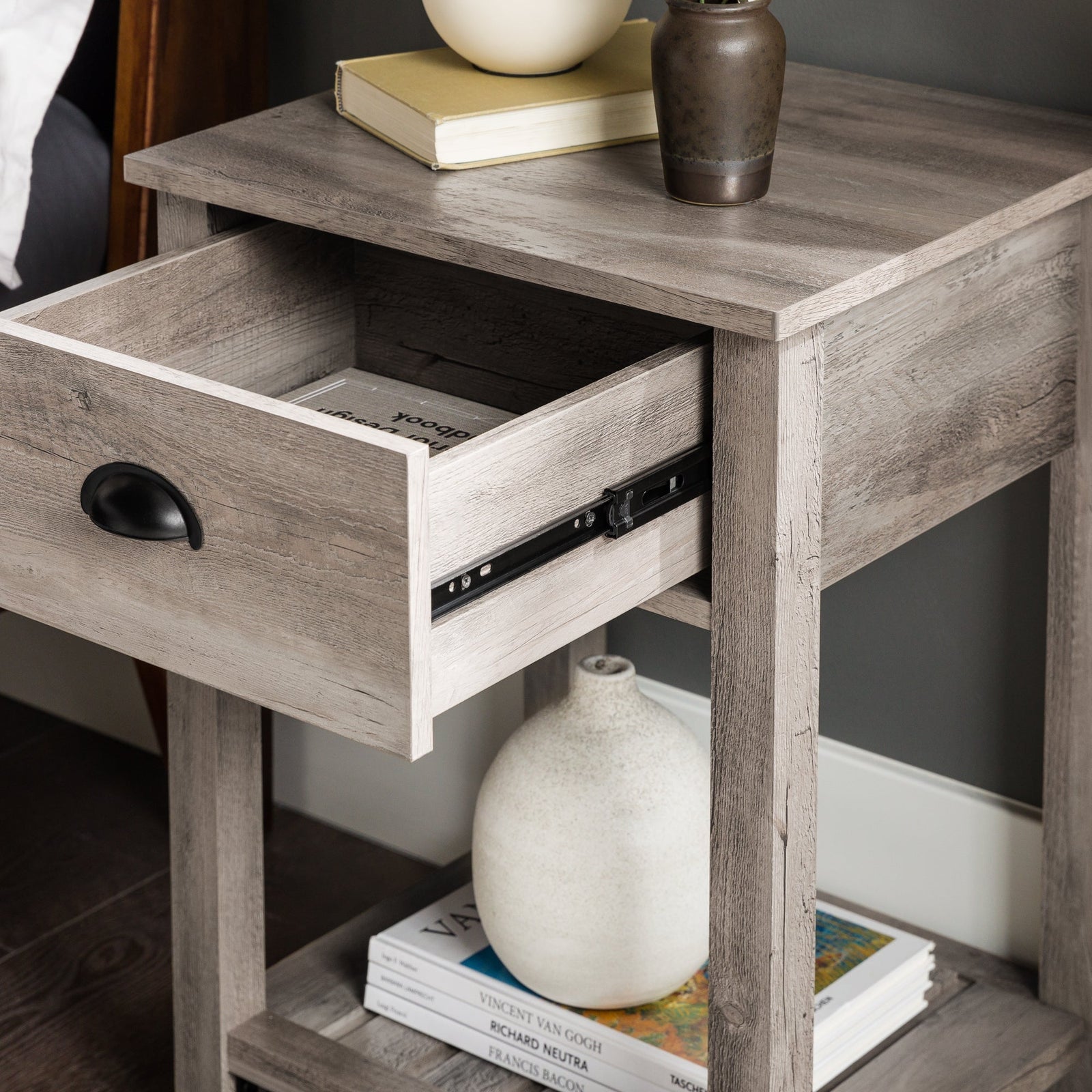 Mesita de noche / mesa auxiliar de estilo campestre