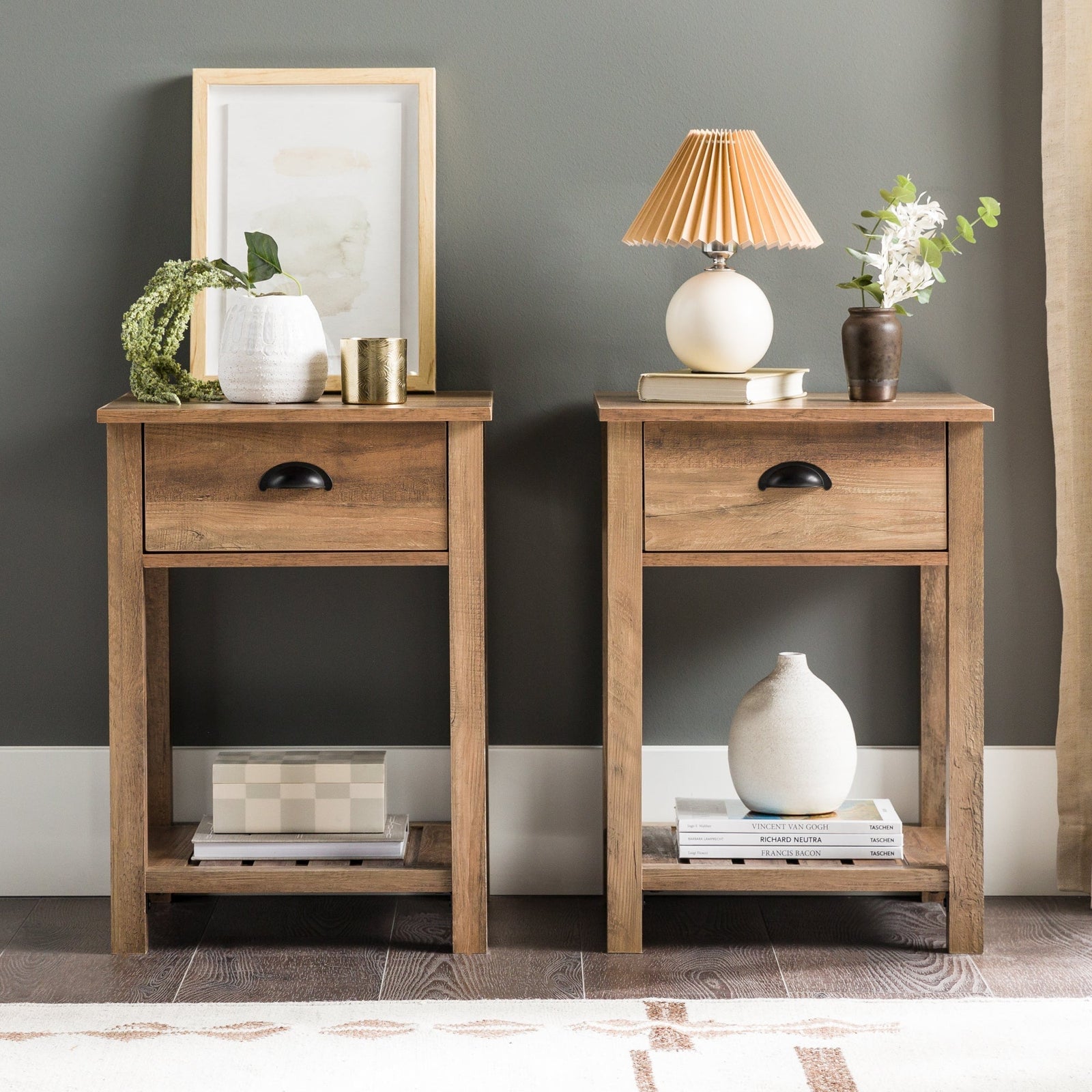 Mesita de noche / mesa auxiliar de estilo campestre