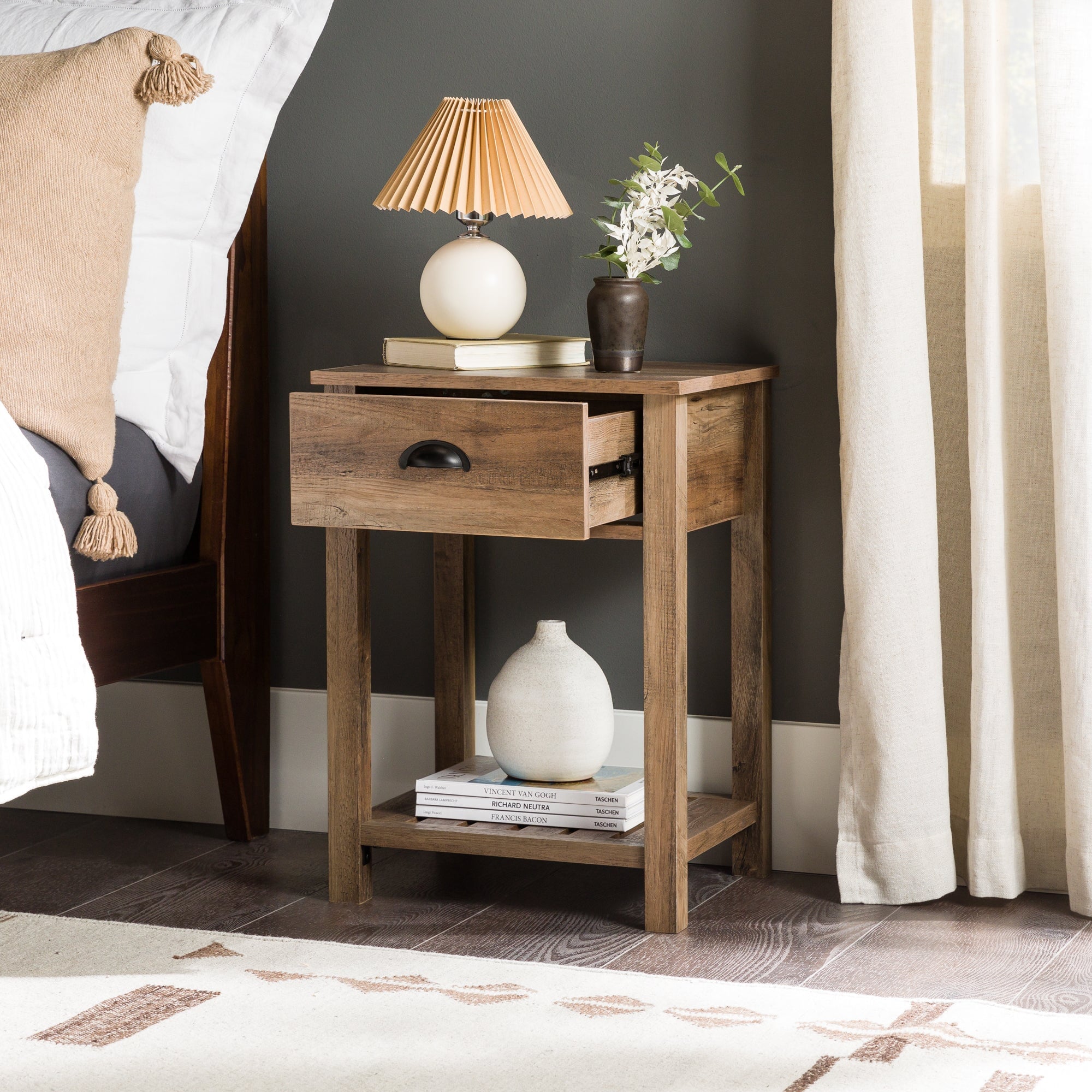 Mesita de noche / mesa auxiliar de estilo campestre