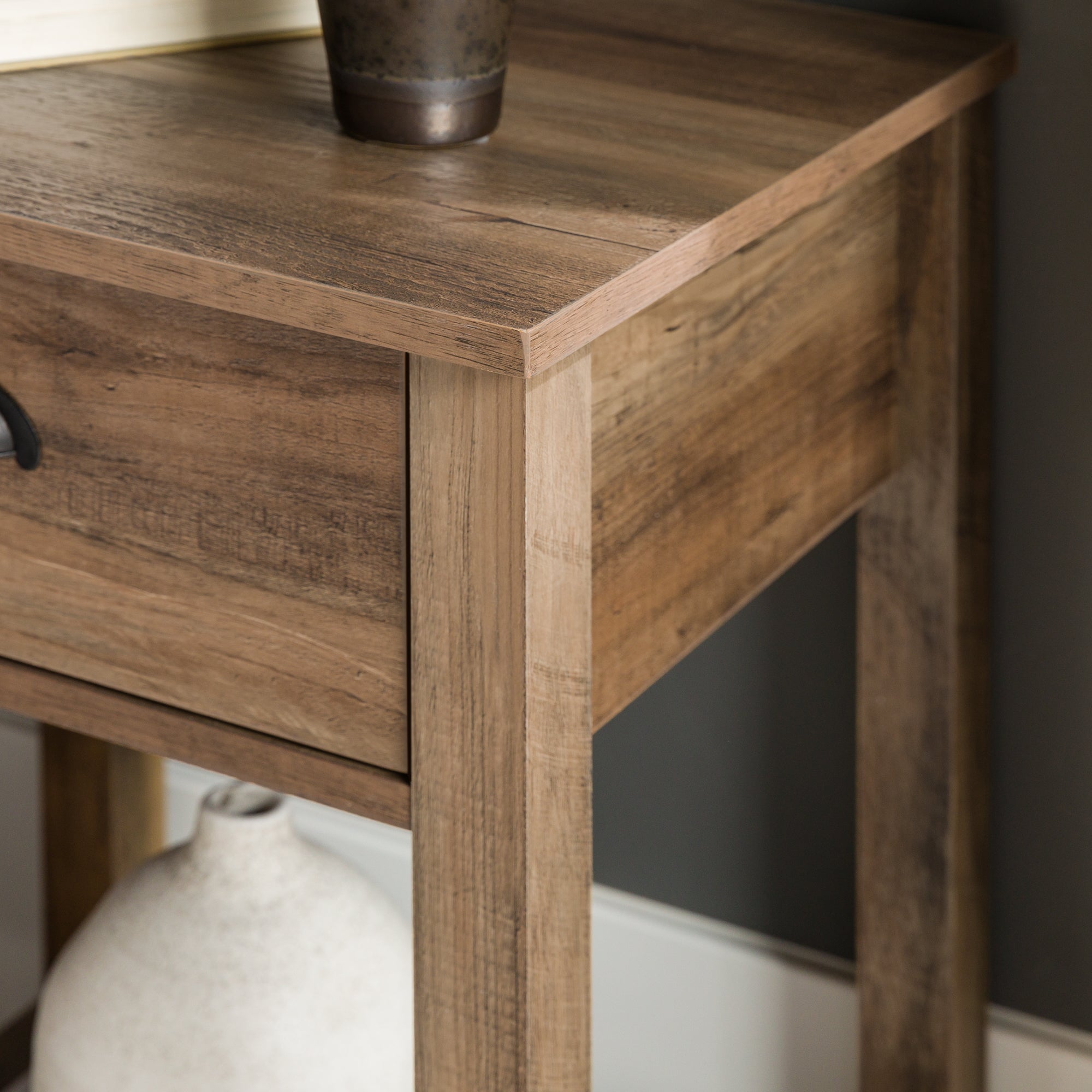 Mesita de noche / mesa auxiliar de estilo campestre