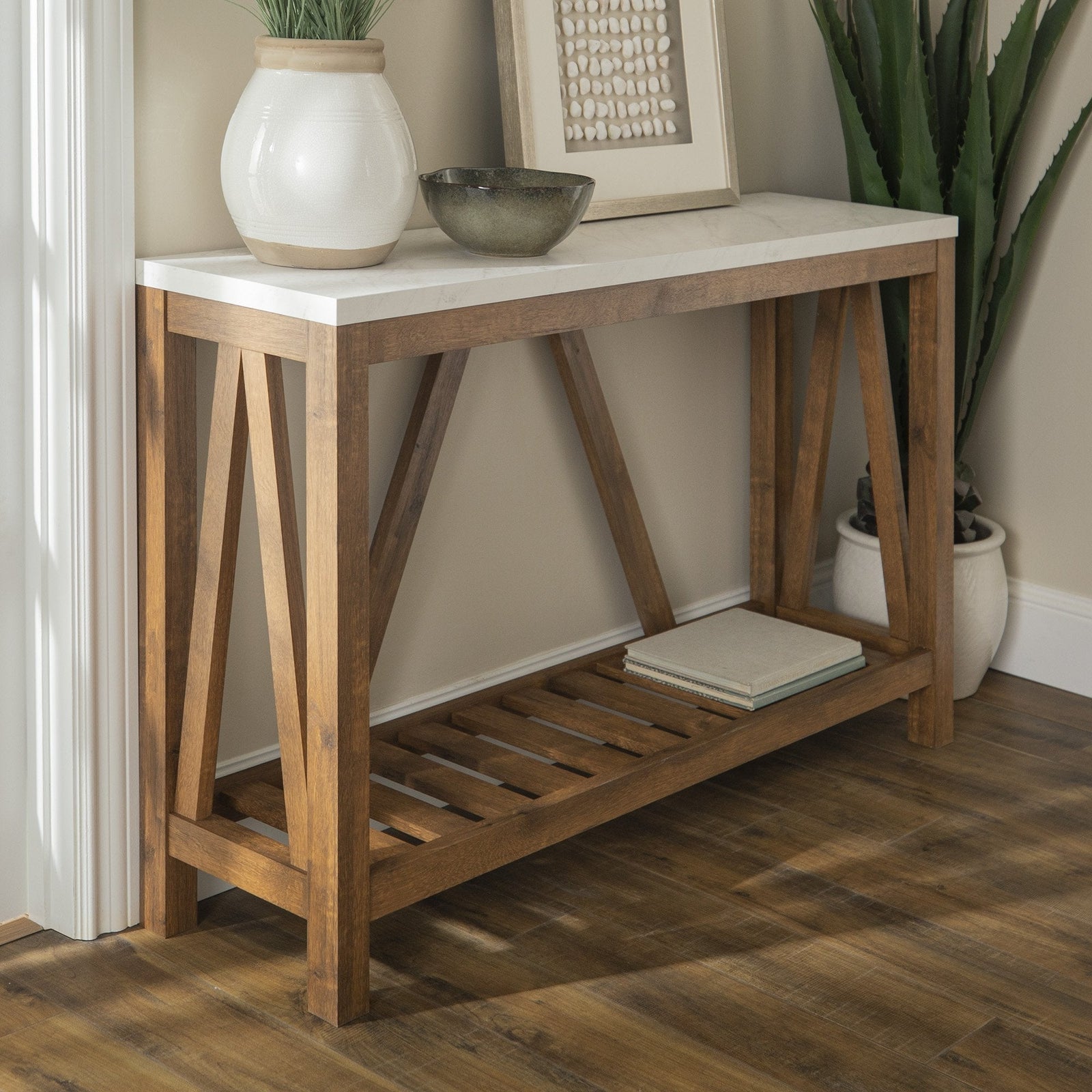 Mesa de entrada rústica con estructura en forma de A