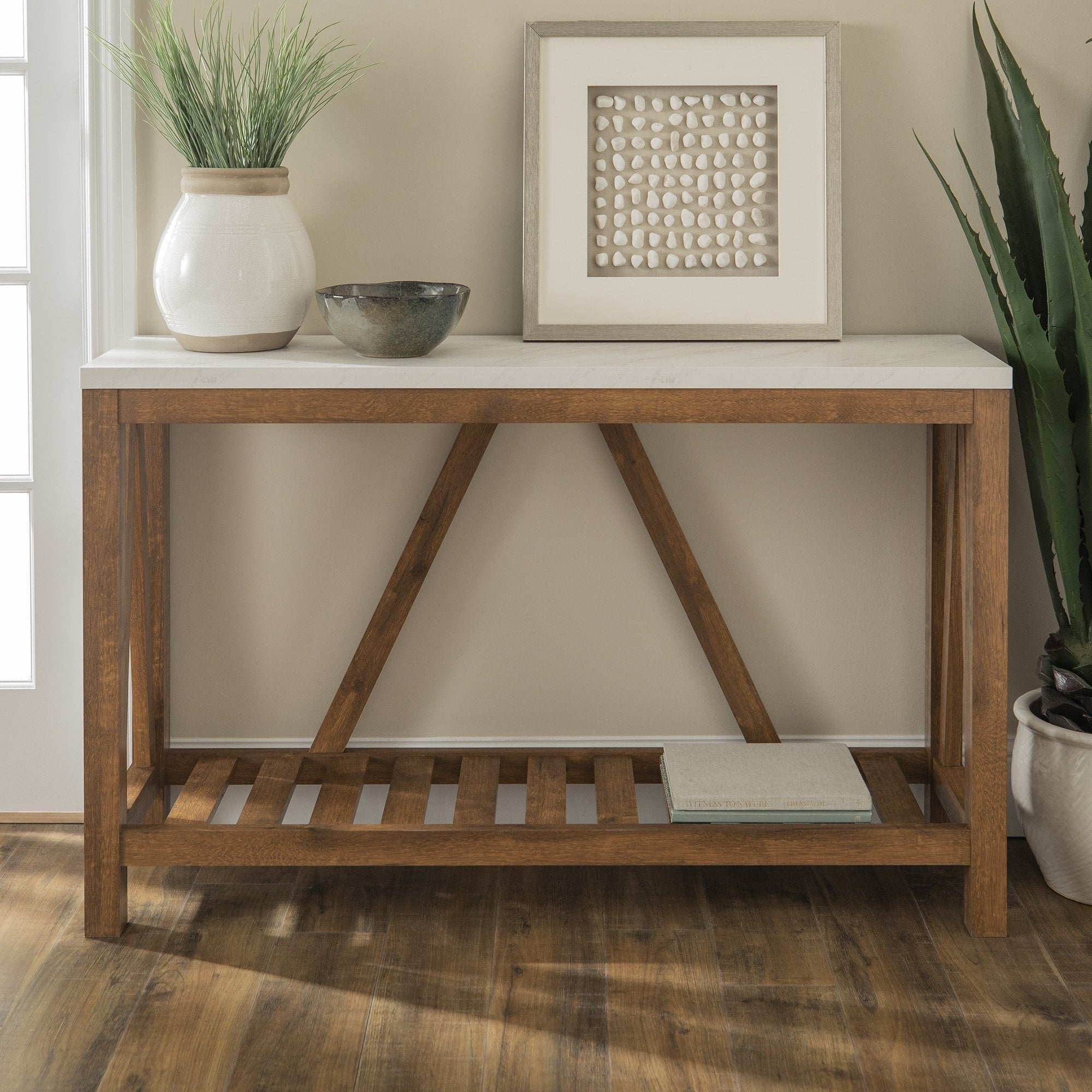 Mesa de entrada rústica con estructura en forma de A