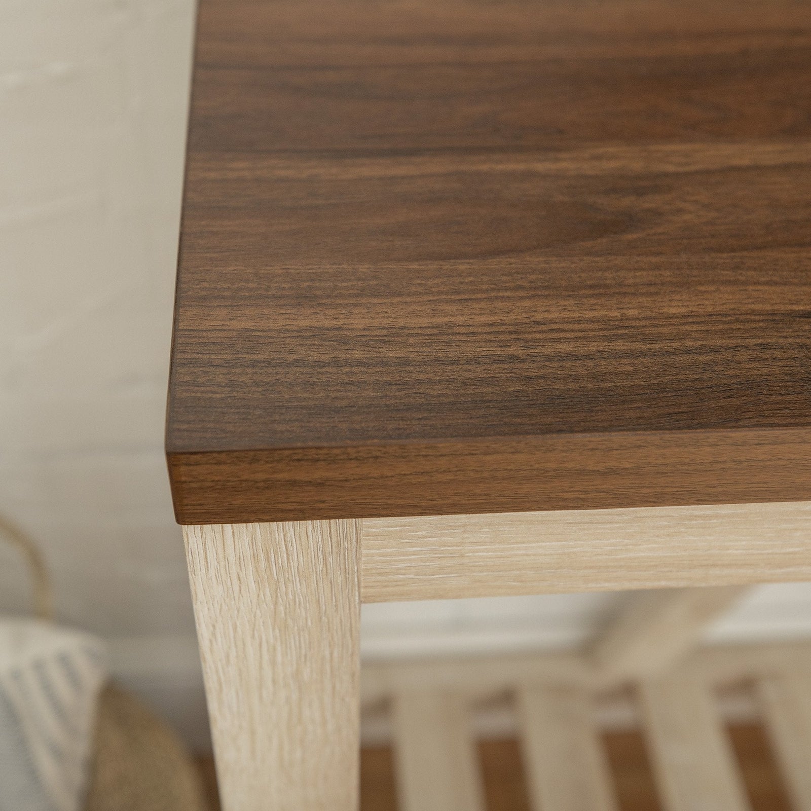 Mesa de entrada rústica con estructura en forma de A