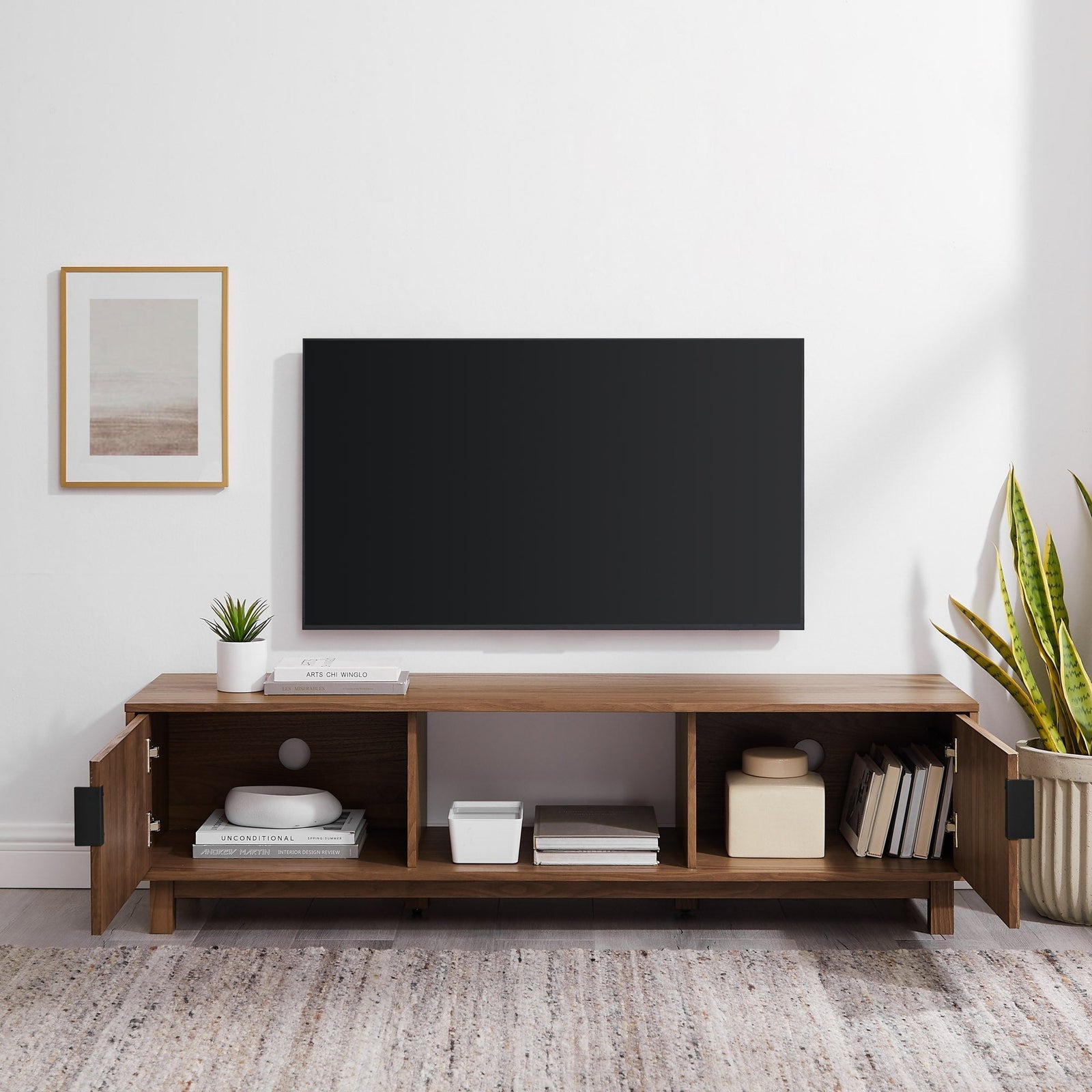 Mueble de TV escandinavo con estructura de láminas Reema Arundo