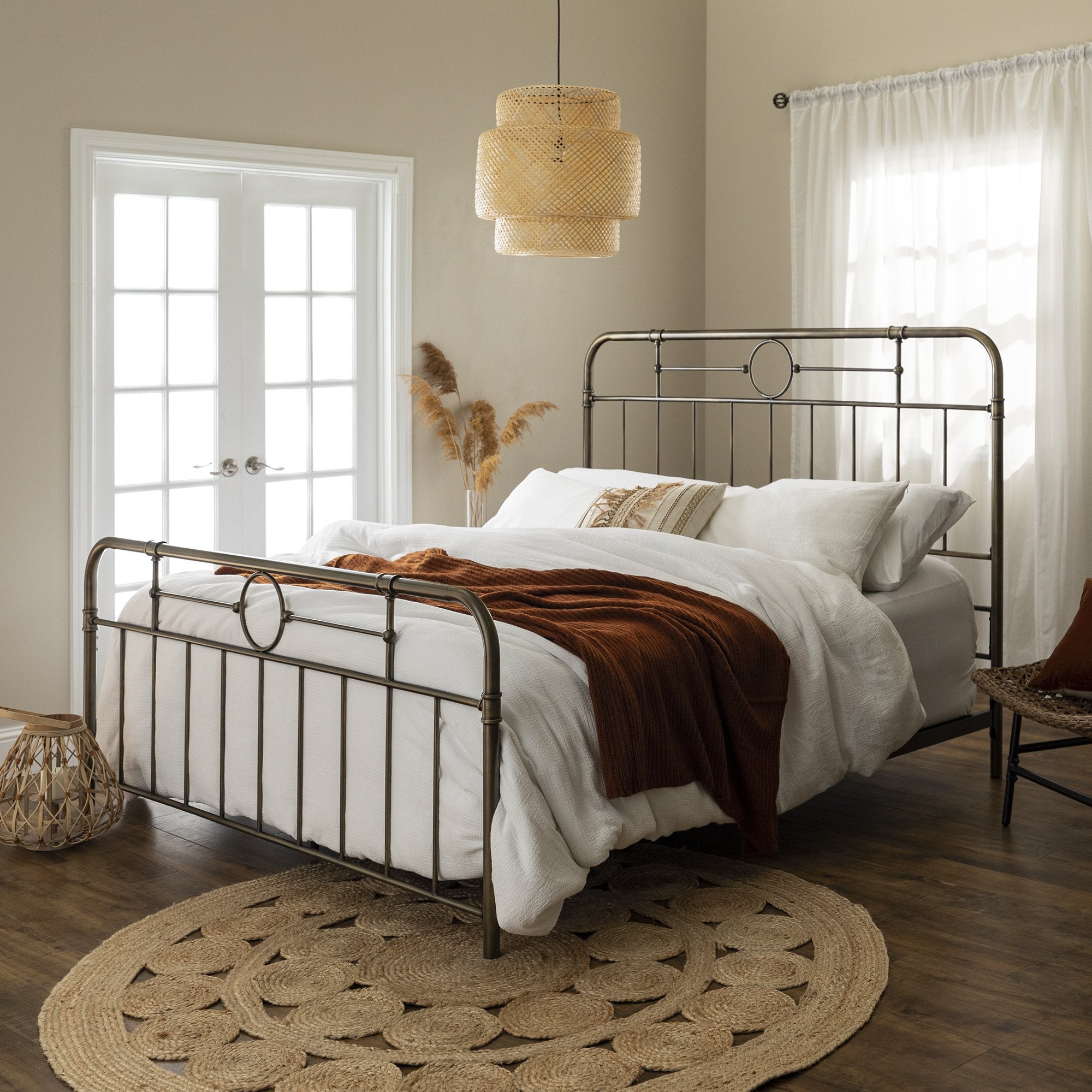 Cama King de bronce antiguo