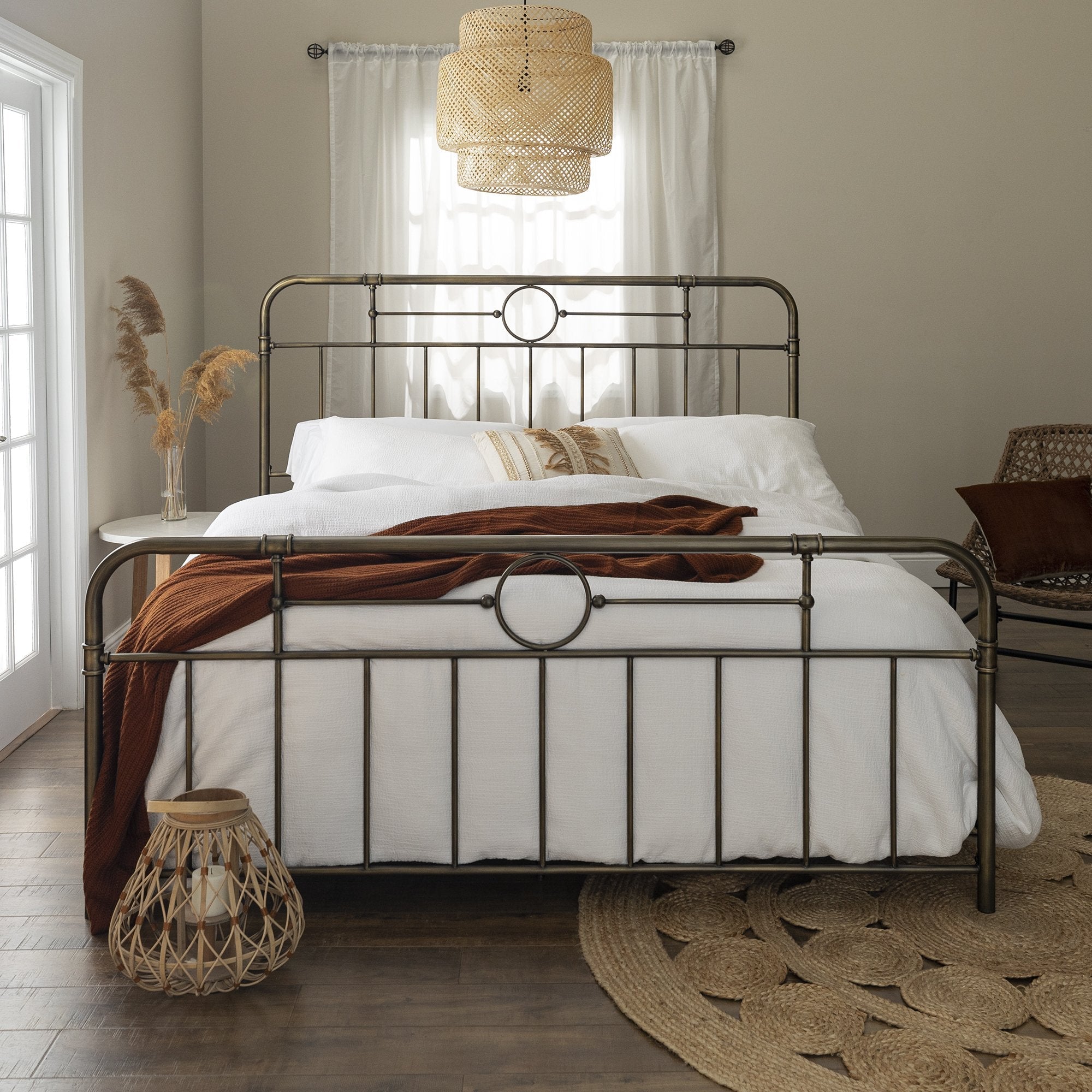 Cama King de bronce antiguo