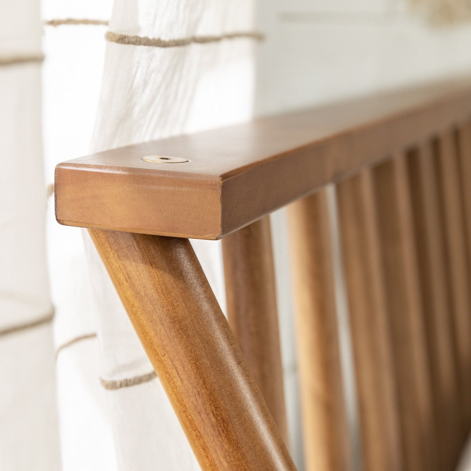 Camas de madera Walker Edison Spindle™