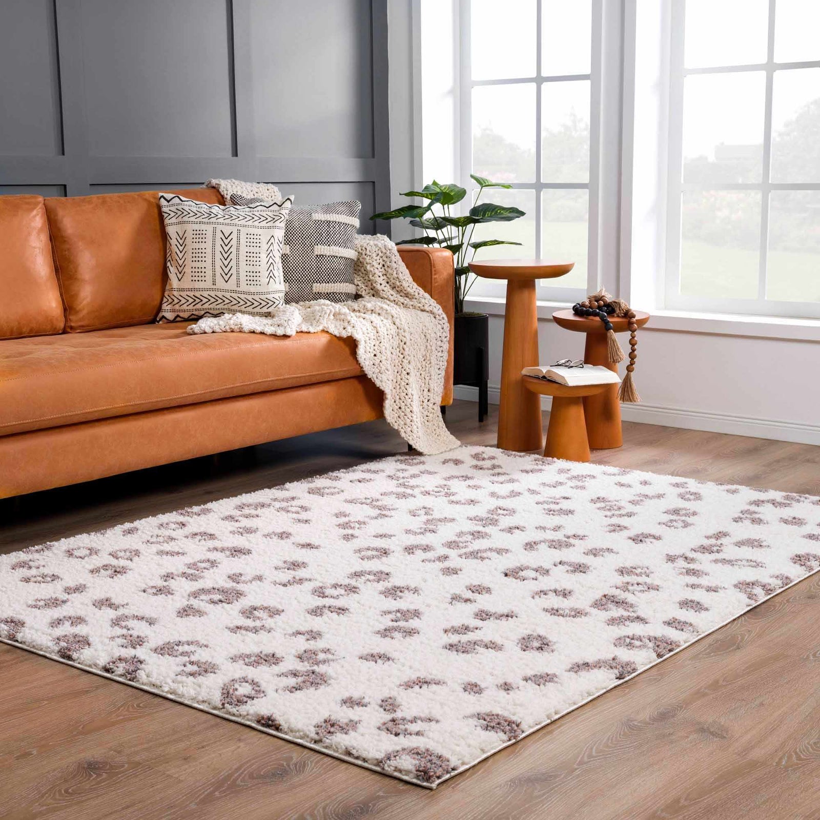 Alfombra Zhen de leopardo con lunares rosas - Liquidación