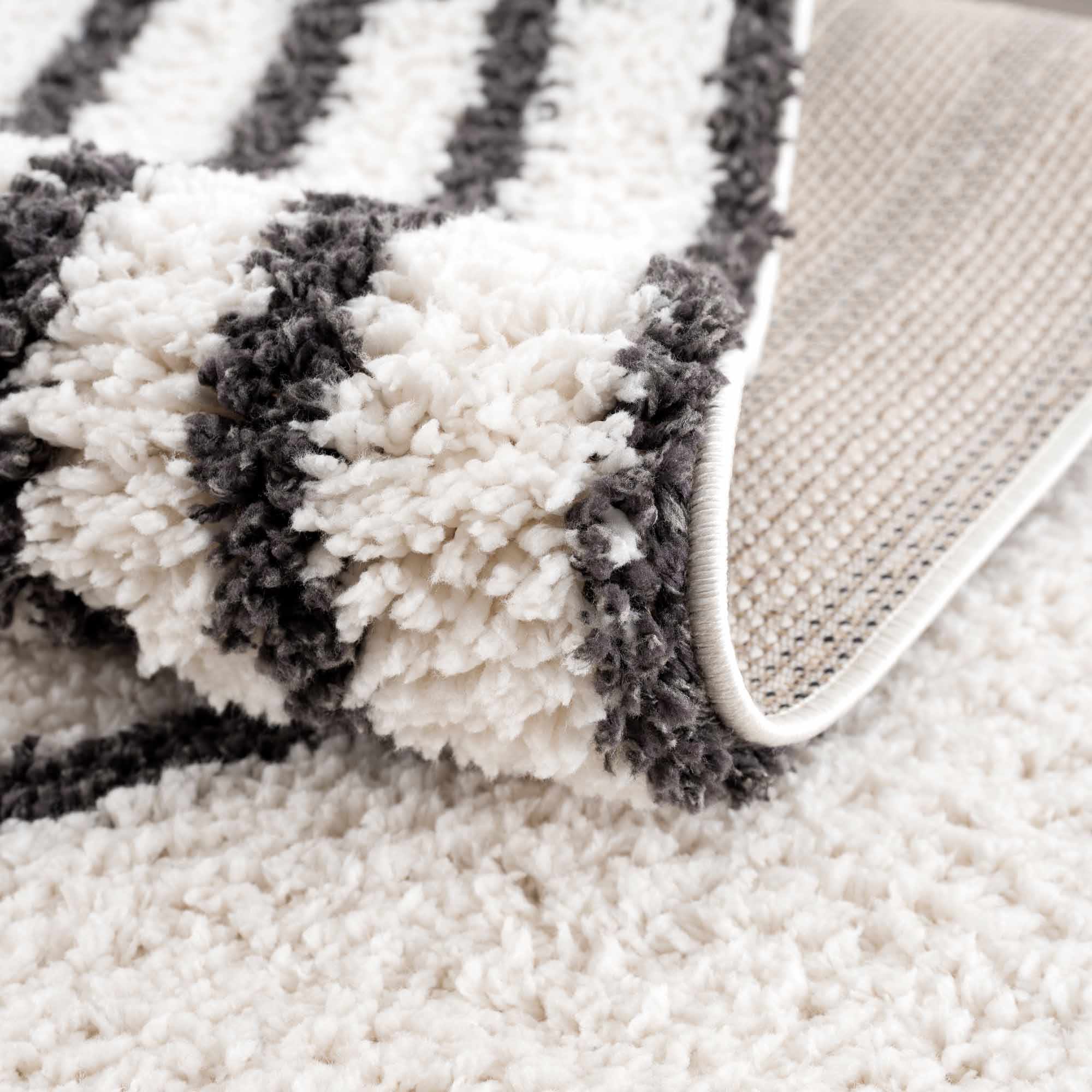 Alfombra de felpa negra con arcoíris de Bauer - Ofertas especiales