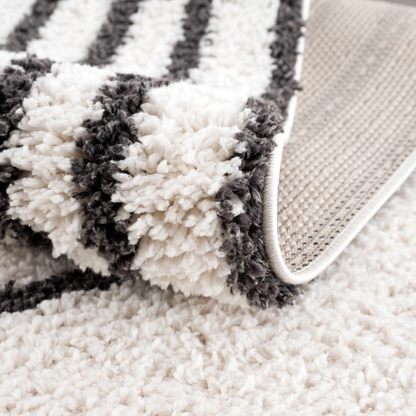 Alfombra de felpa negra con arcoíris de Bauer - Ofertas especiales