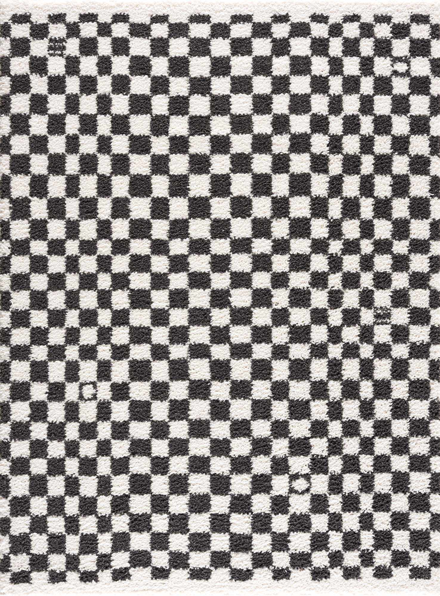 Alfombra peluda a cuadros en blanco y negro de Kieu