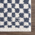 Alfombra de cuadros blancos y azules de Kieu