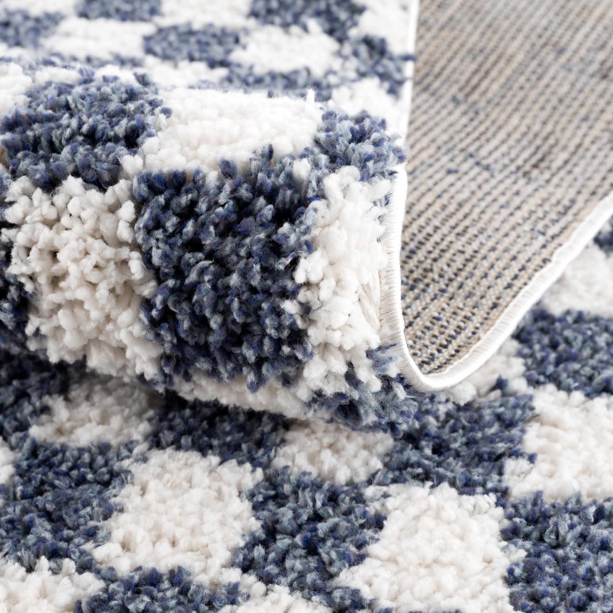 Alfombra de cuadros blancos y azules de Kieu