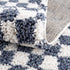 Alfombra de cuadros blancos y azules de Kieu