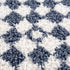 Alfombra de cuadros blancos y azules de Kieu