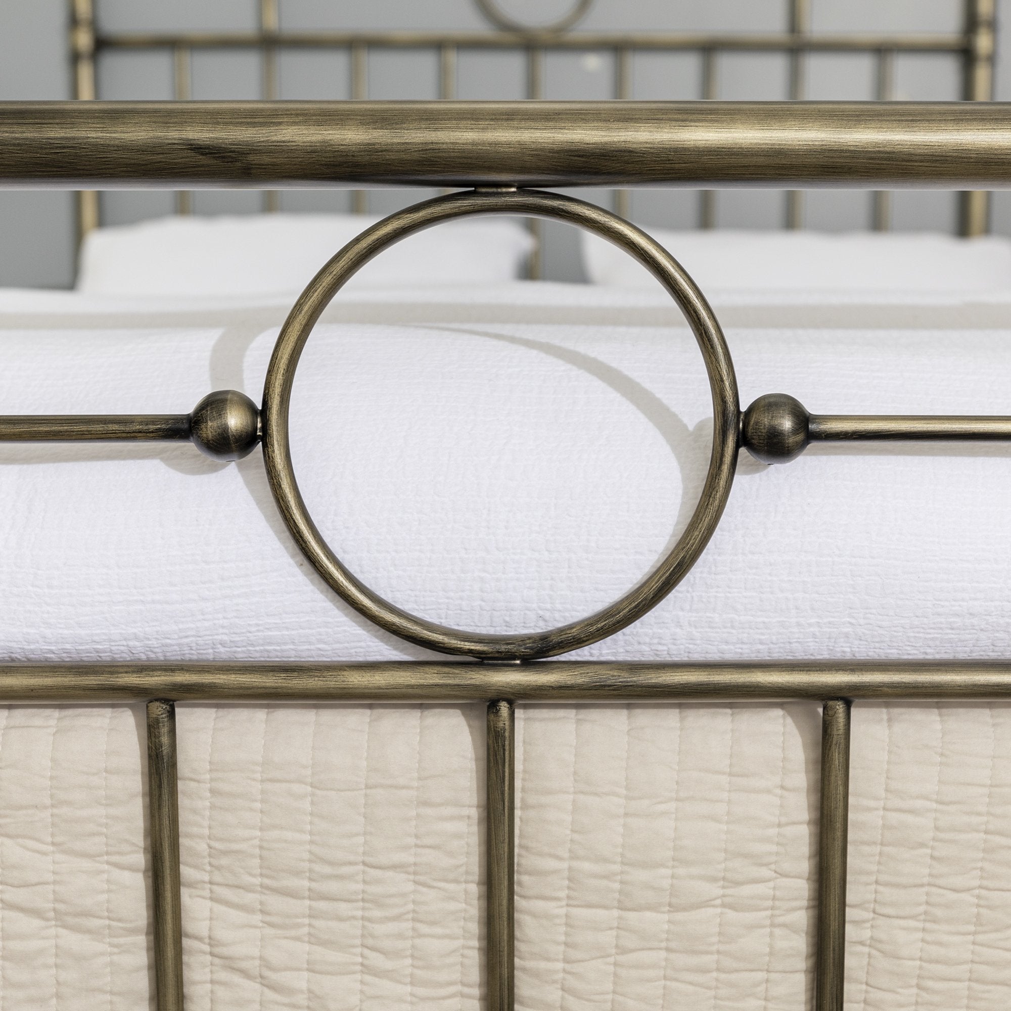 Cama Queen Antiqua