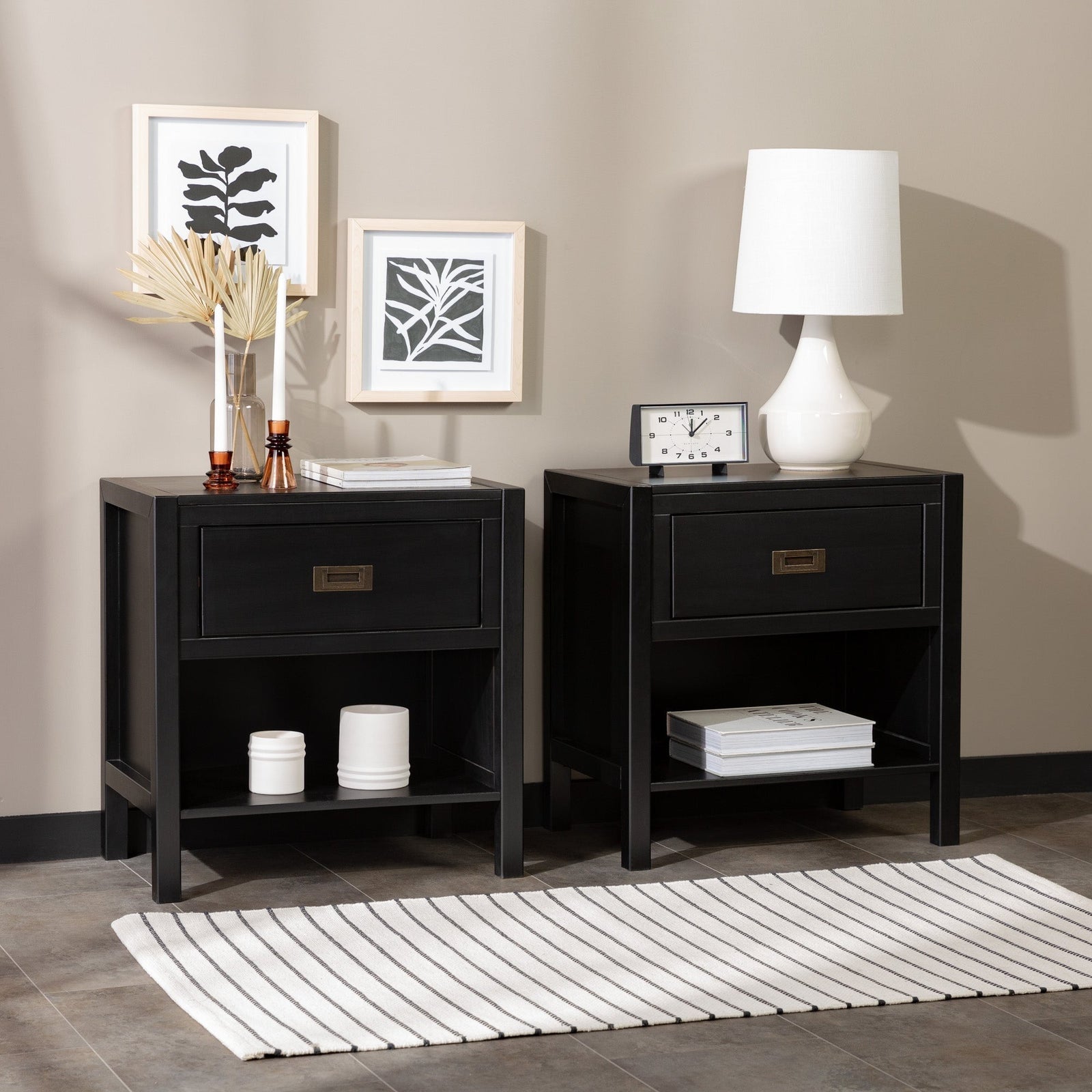 Mesita de noche contemporánea moderna de madera maciza Lydia