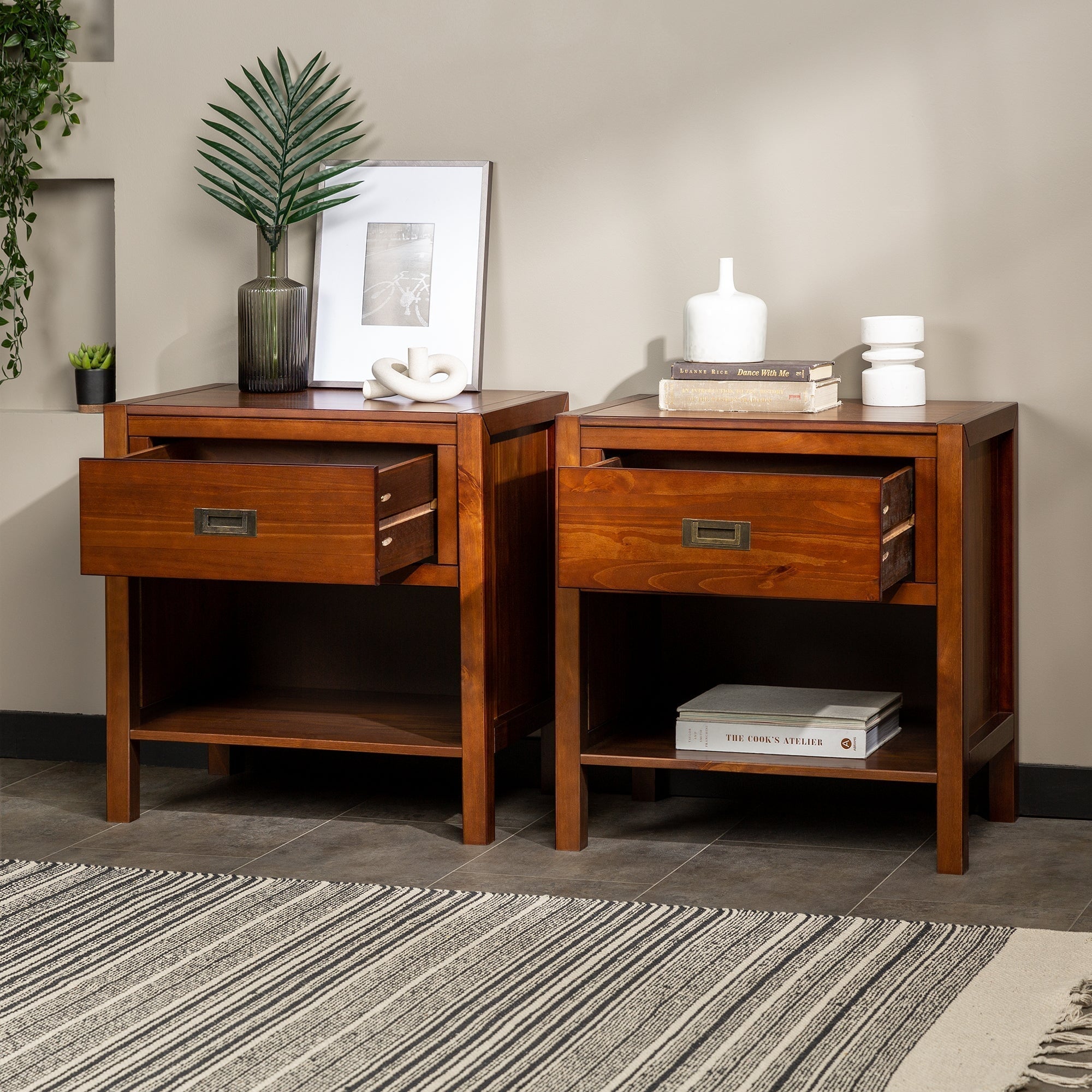 Mesita de noche contemporánea moderna de madera maciza Lydia