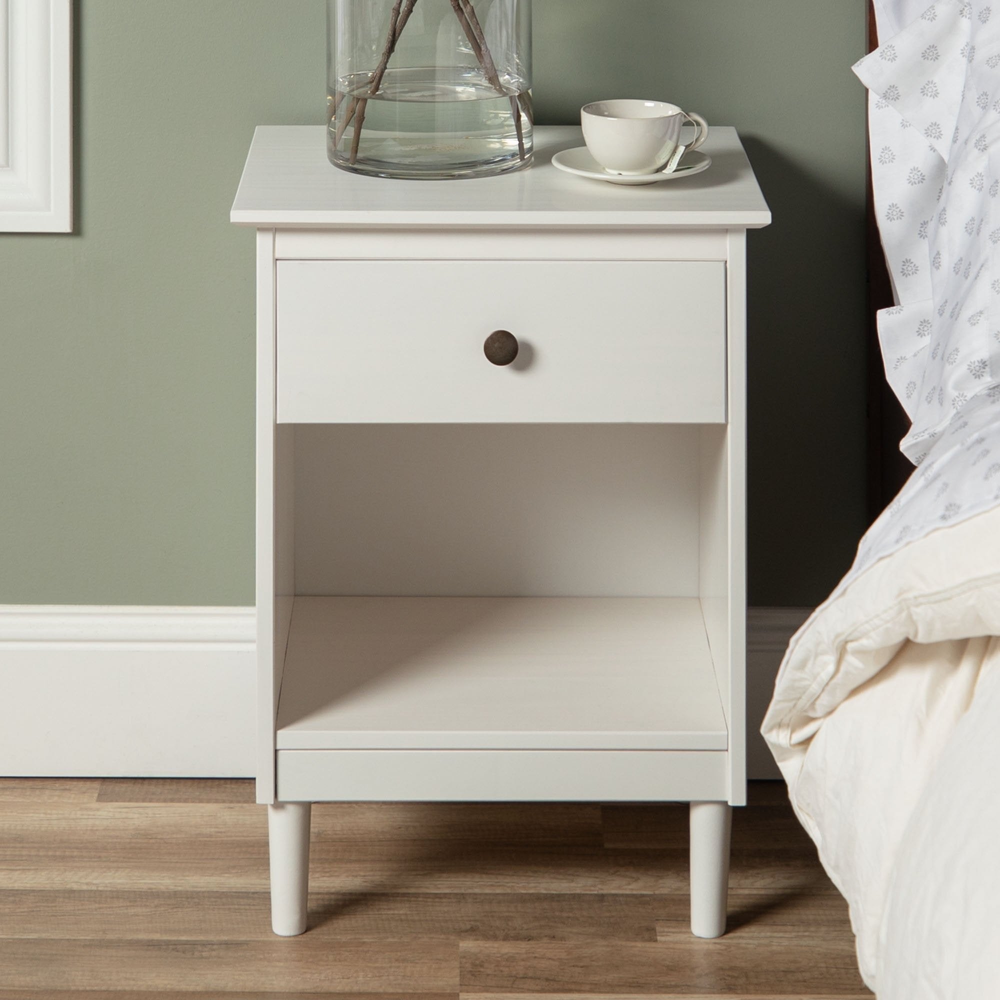 Mesita de noche de madera maciza de estilo transicional Spencer