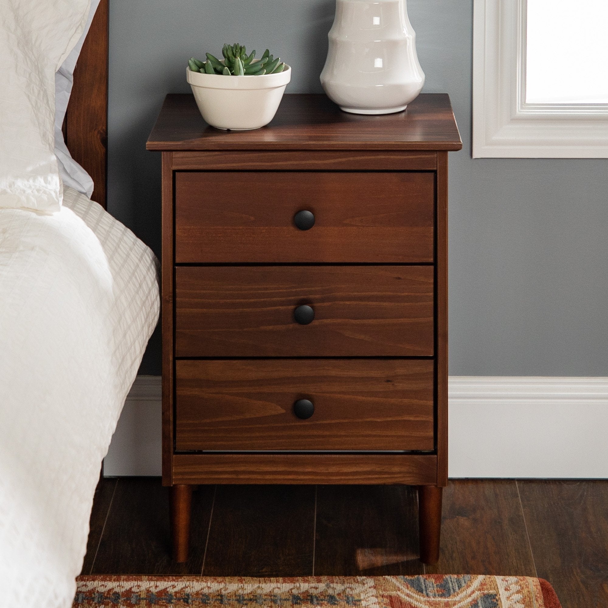 Mesita de noche de madera maciza de estilo transicional Spencer
