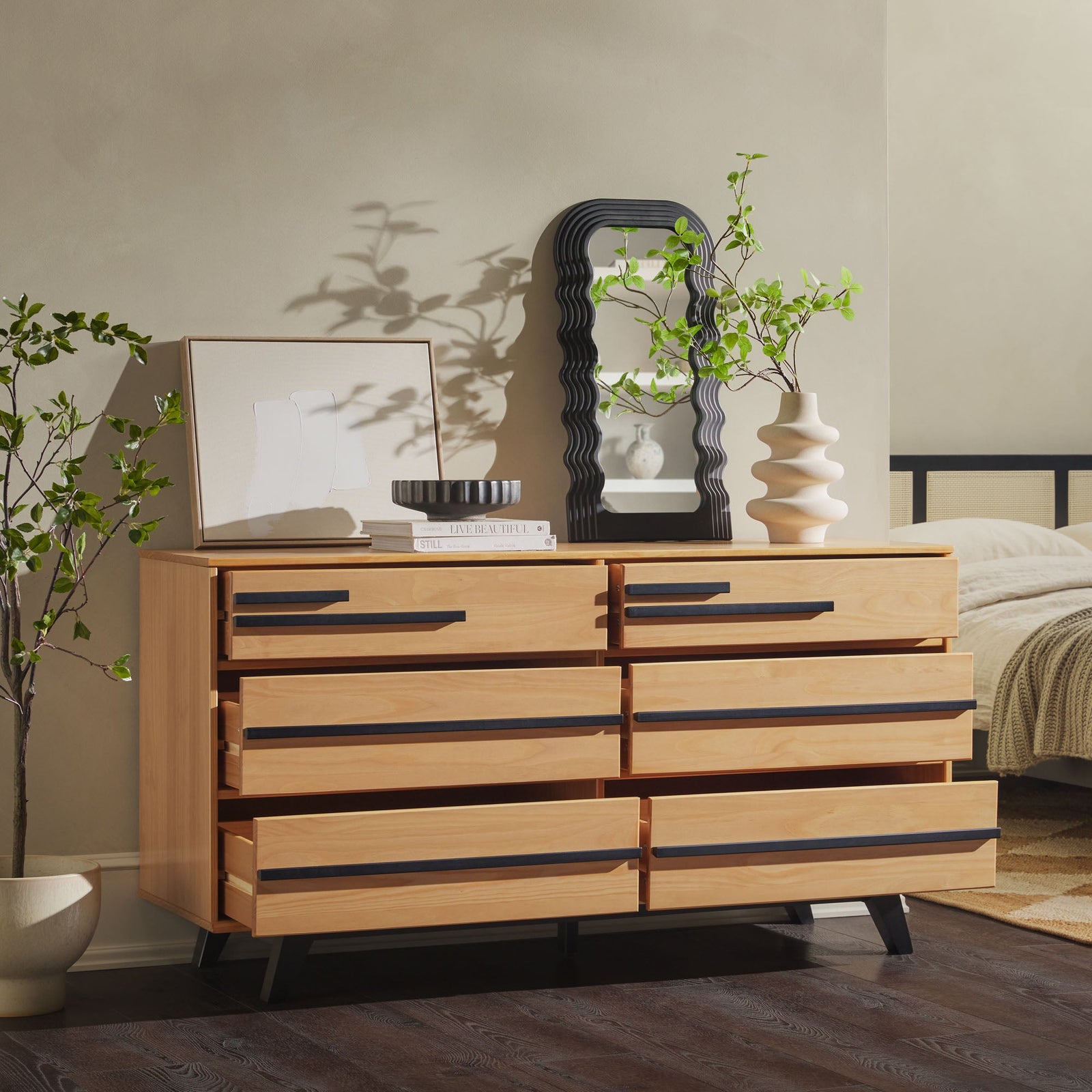 Cómoda moderna de madera maciza con 6 cajones Rebecca