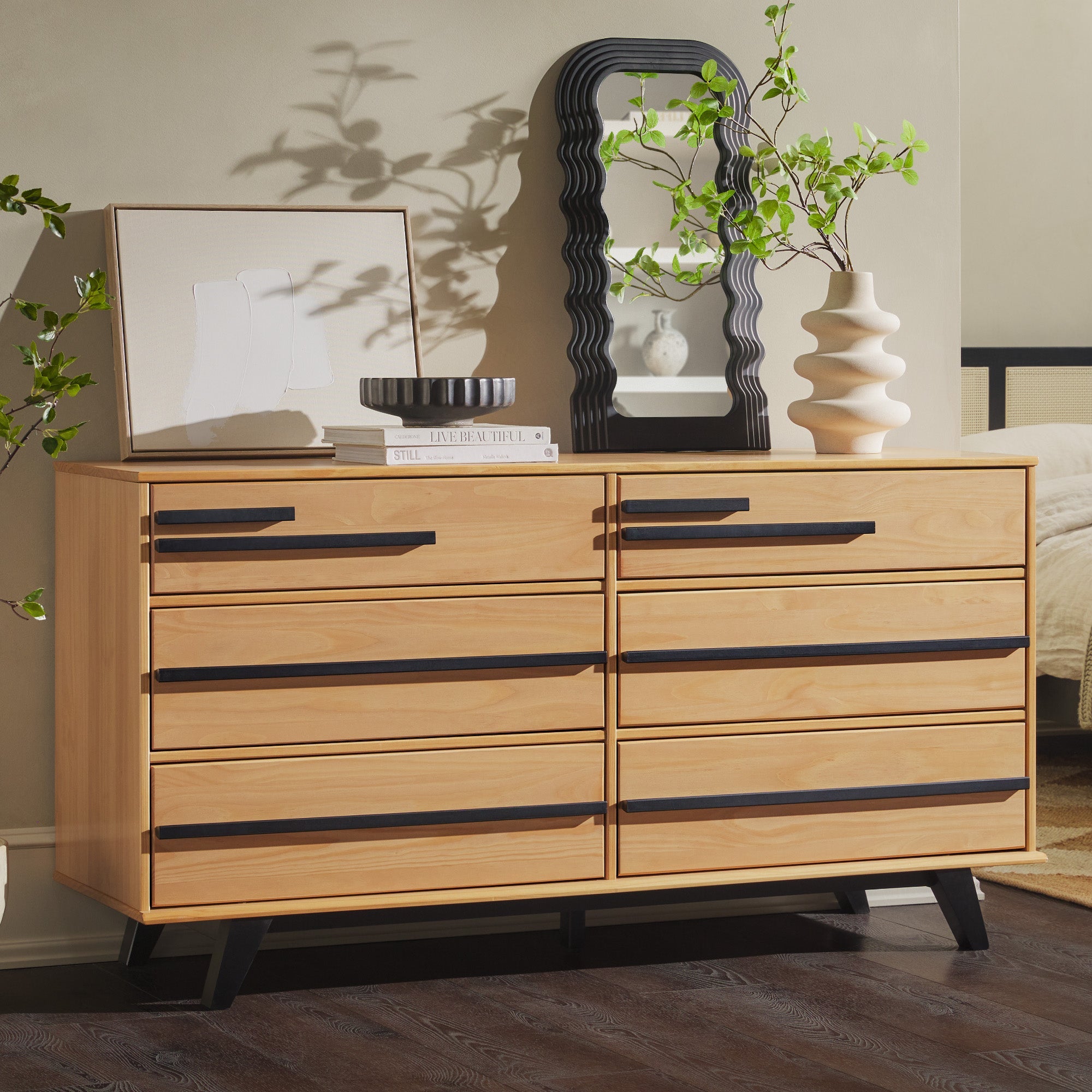 Cómoda moderna de madera maciza con 6 cajones Rebecca