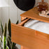 Cómoda moderna de mediados de siglo de madera maciza de Sloane