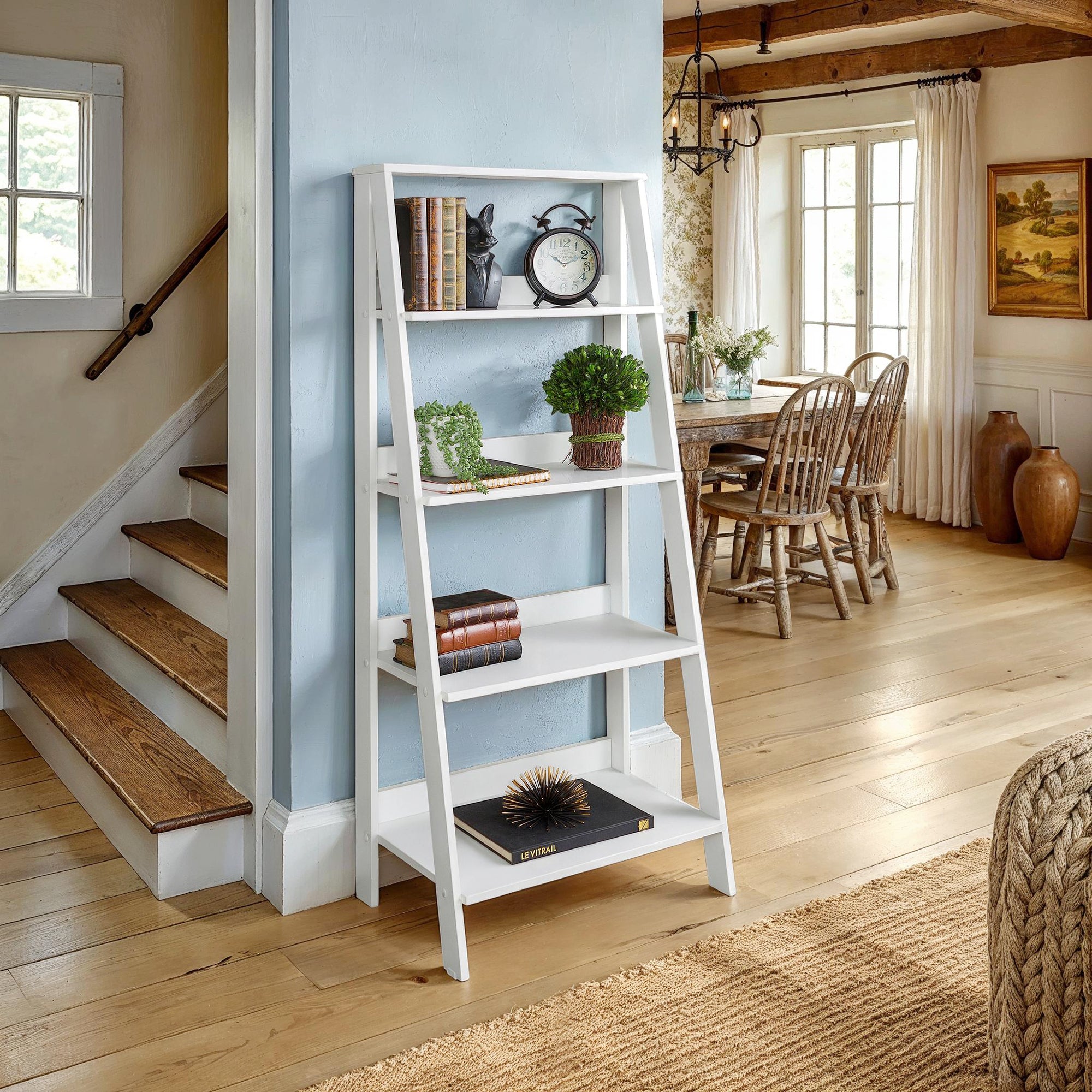 Estantería de madera con escalera