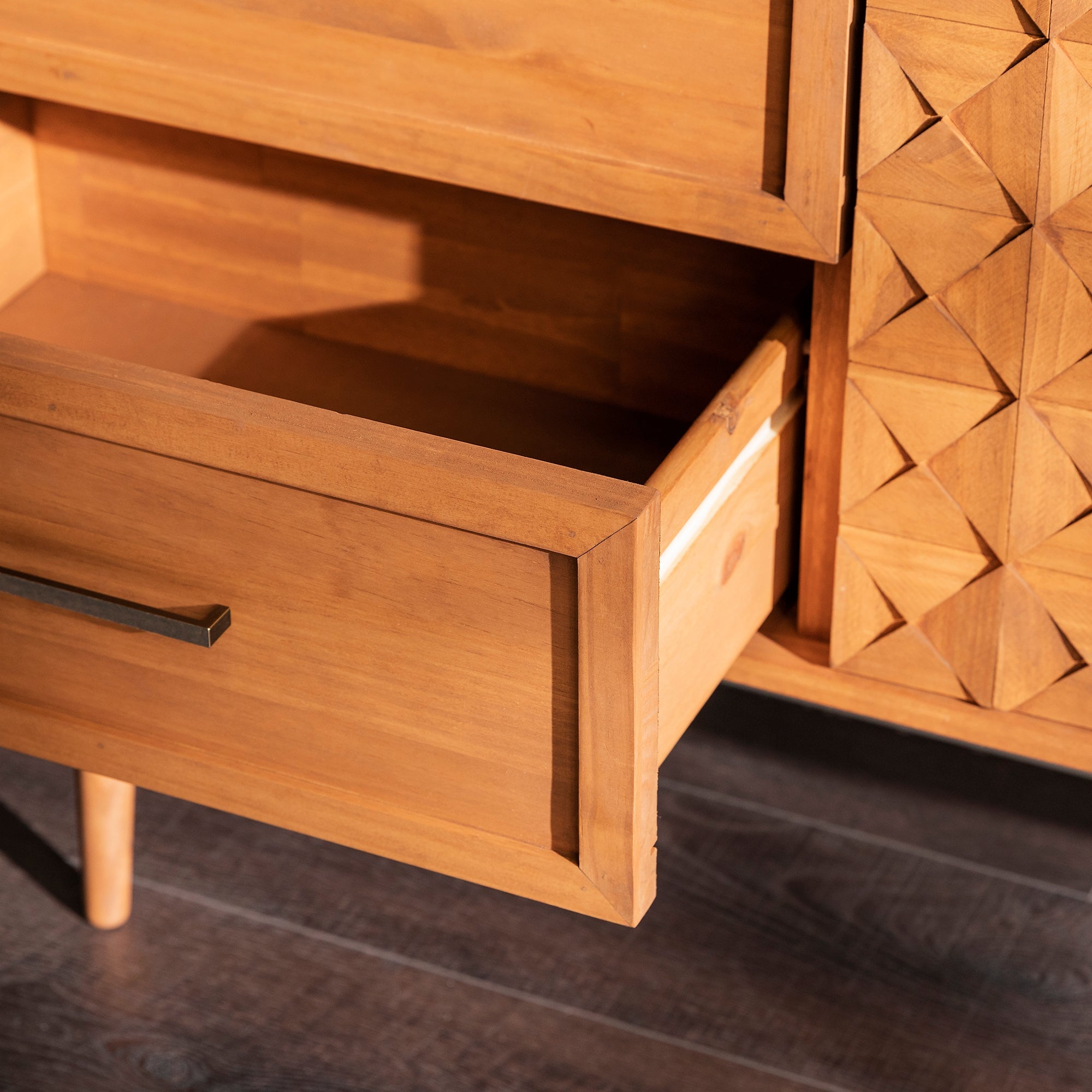 Aparador / Mueble de TV Prism de madera maciza Tessa
