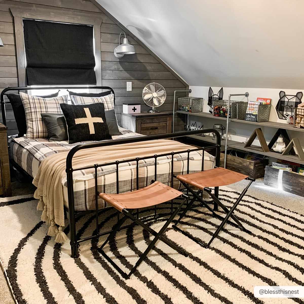 Alfombra de felpa negra con arcoíris de Bauer - Ofertas especiales