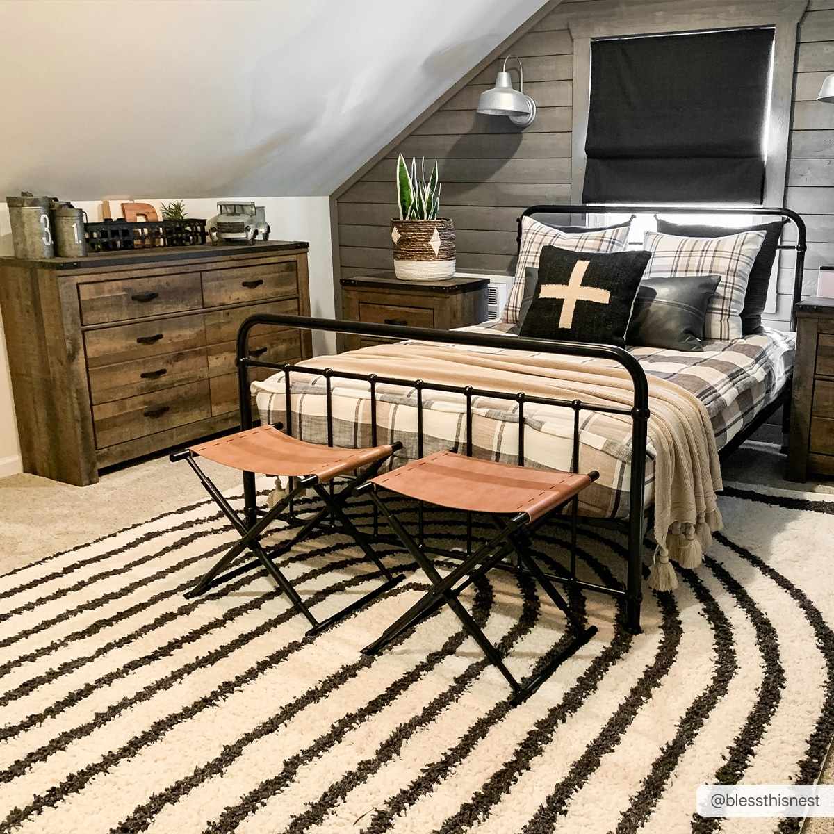 Alfombra de felpa negra con arcoíris de Bauer - Ofertas especiales