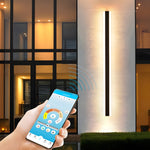 Lámpara de pared LED impermeable para exteriores negra con modelo de control por aplicación