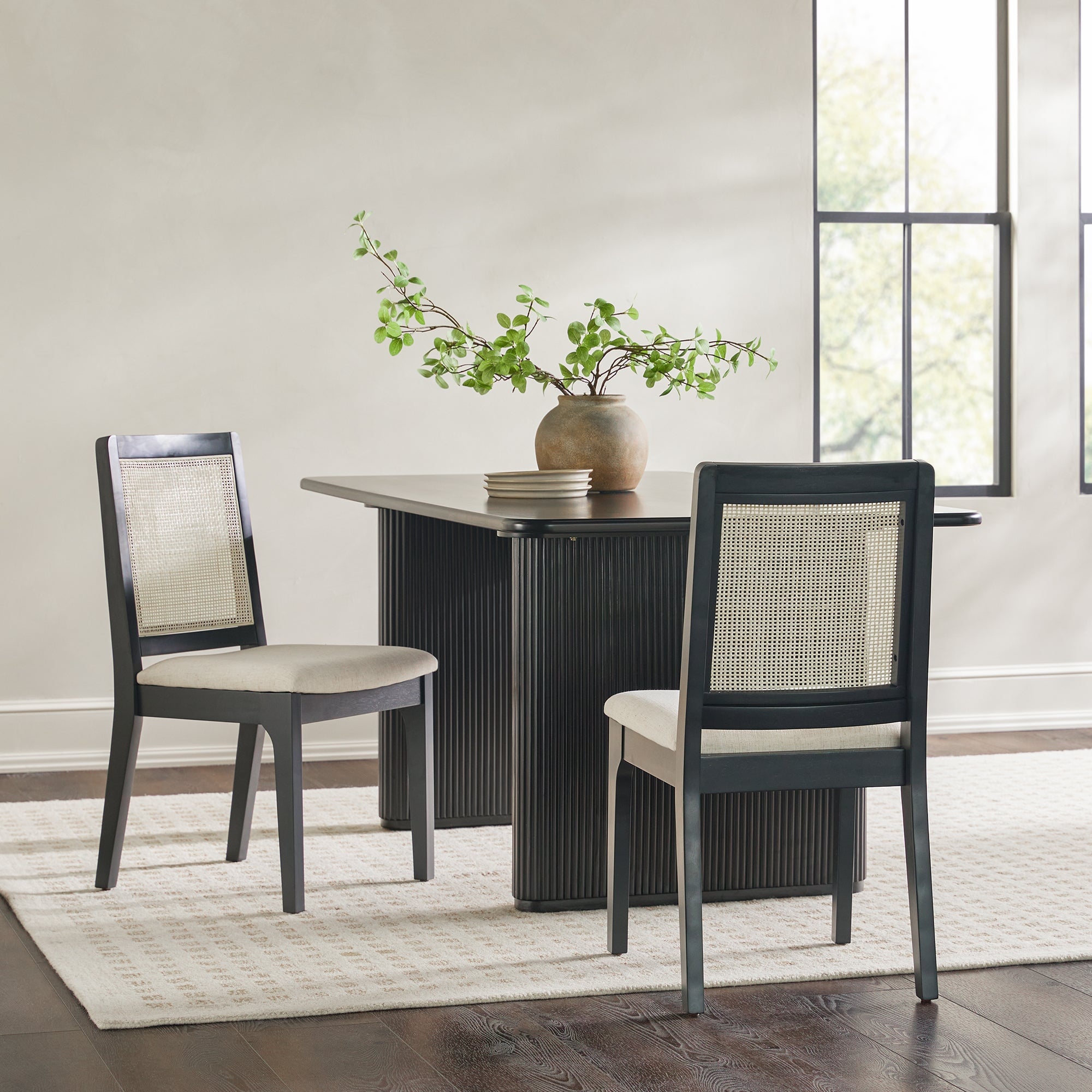 Silla de comedor de madera maciza Catalina con respaldo de ratán, juego de 2