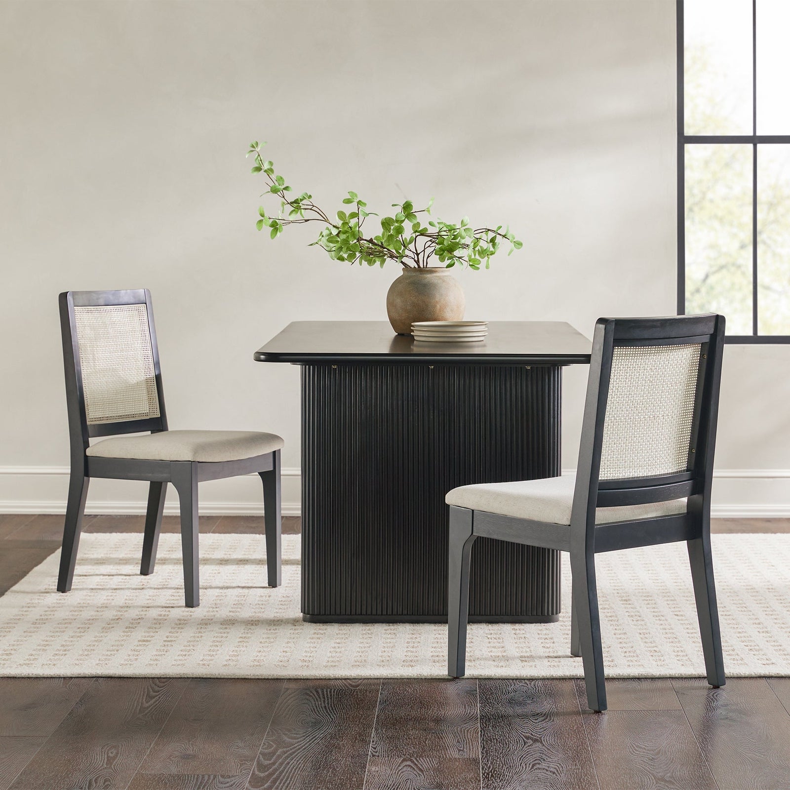 Silla de comedor de madera maciza Catalina con respaldo de ratán, juego de 2