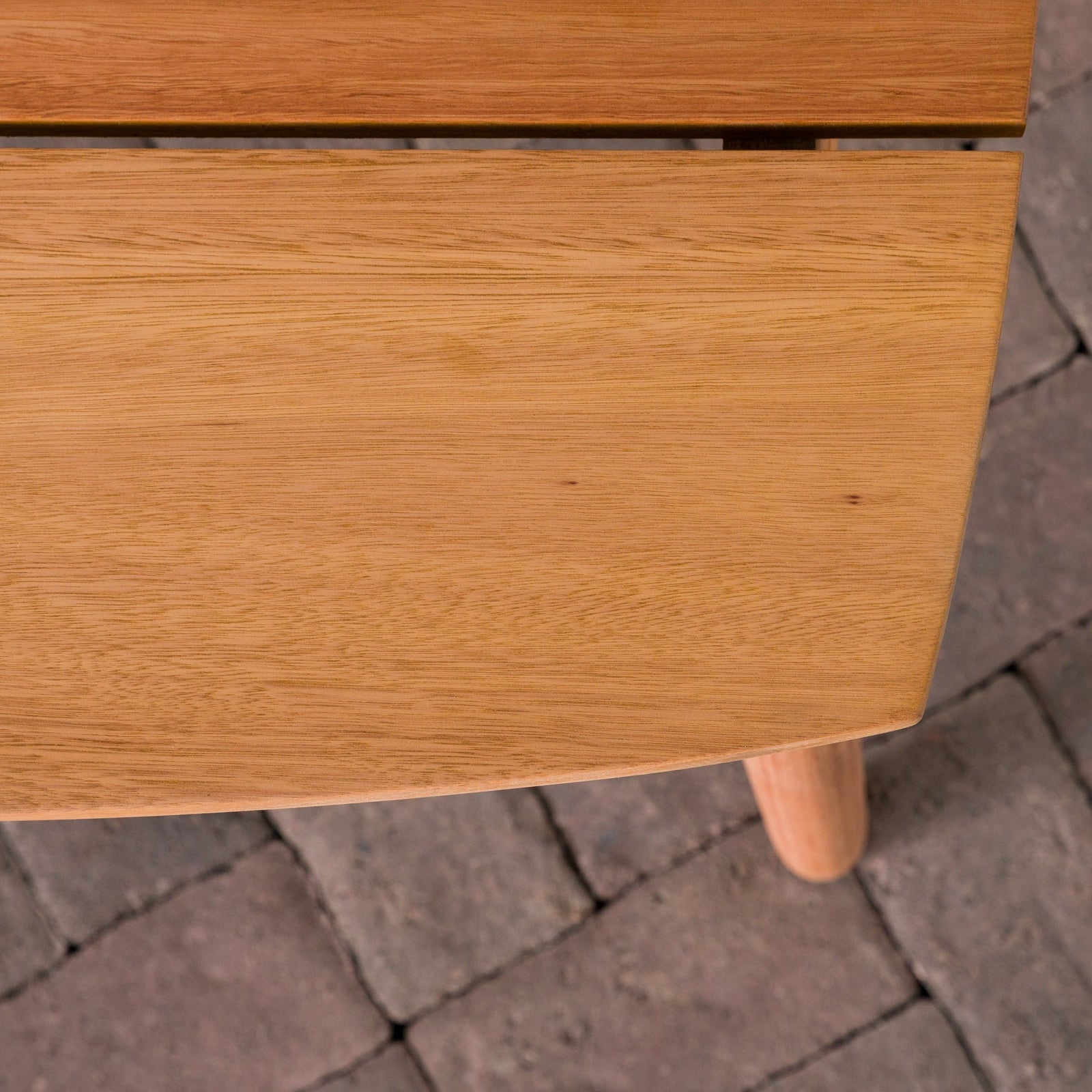 Mesa de centro moderna de madera maciza para patio Circa