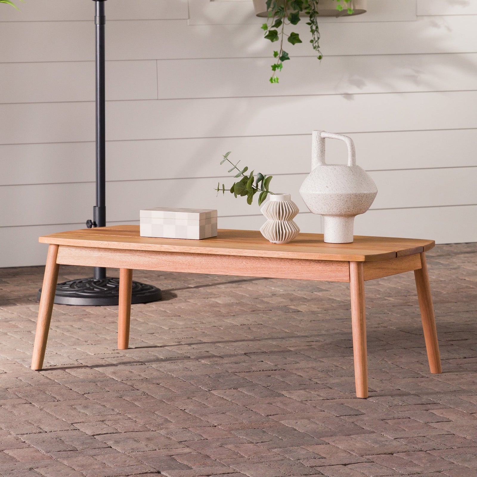 Mesa de centro moderna de madera maciza para patio Circa