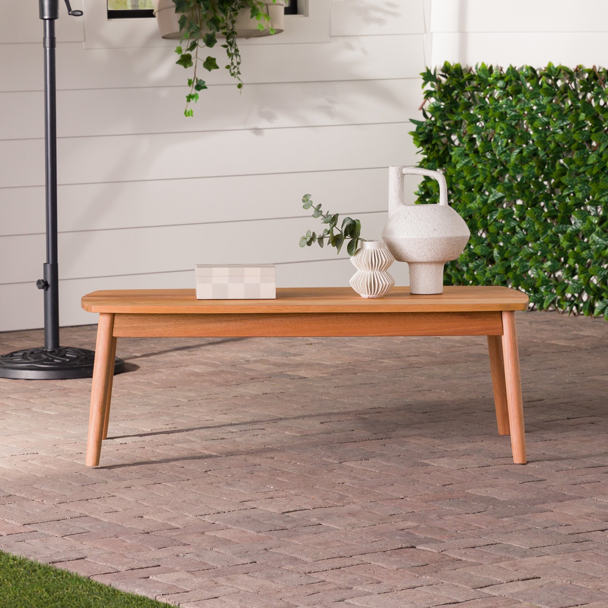 Mesa de centro moderna de madera maciza para patio Circa