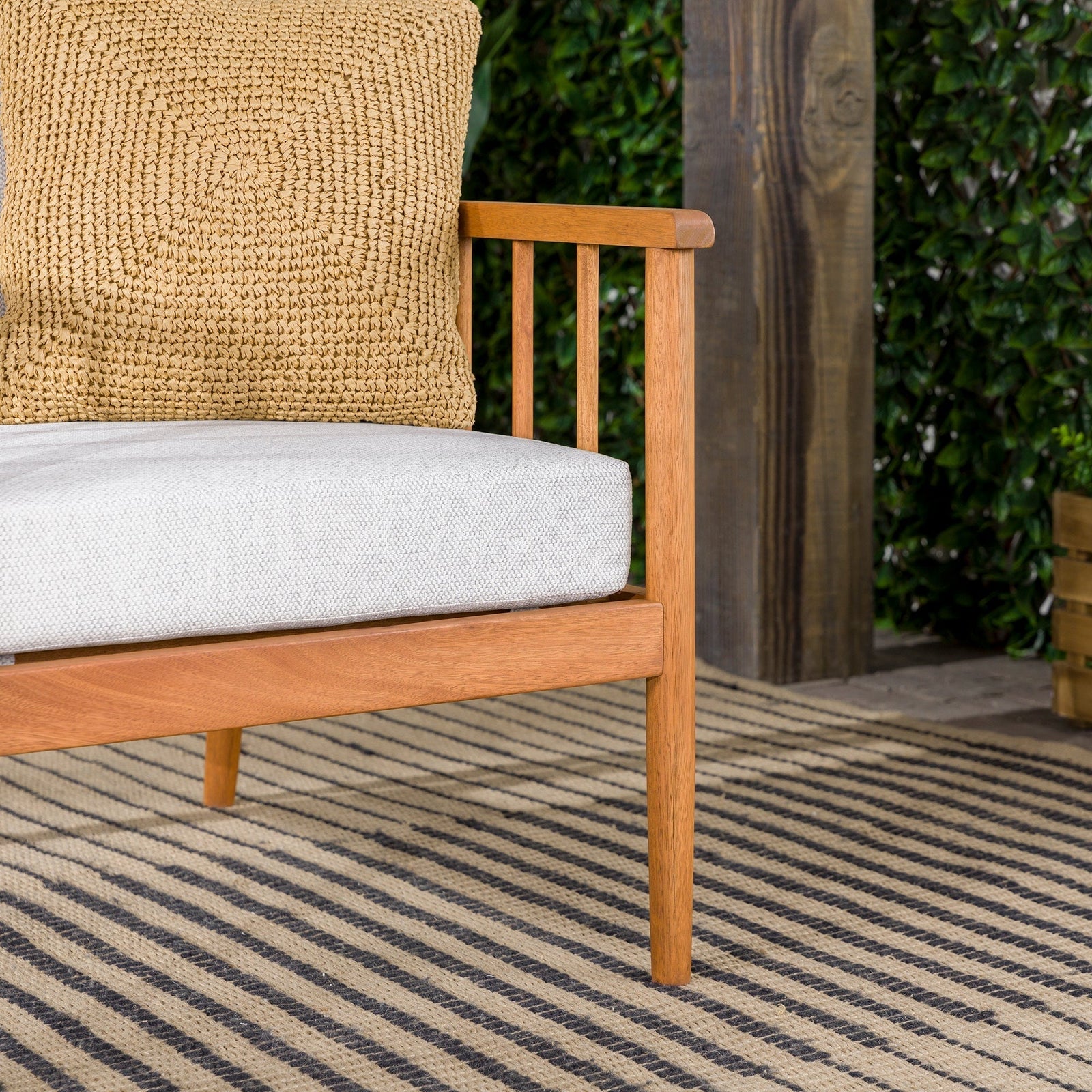 Sillón de patio con husillo de madera maciza moderno Circa