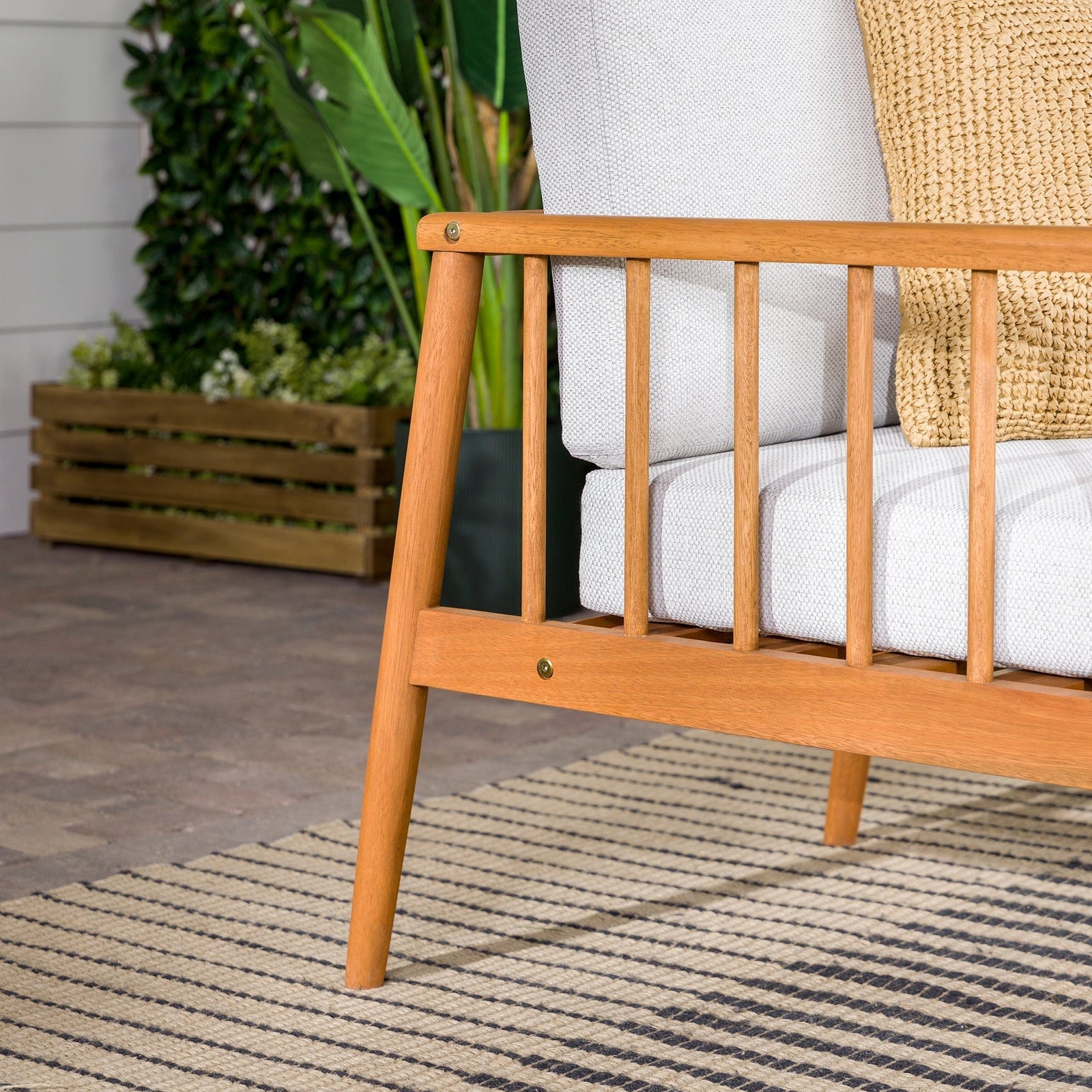 Sillón de patio con husillo de madera maciza moderno Circa