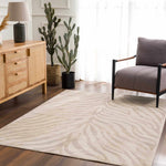 Alfombra con estampado de cebra de Manteca en color beige