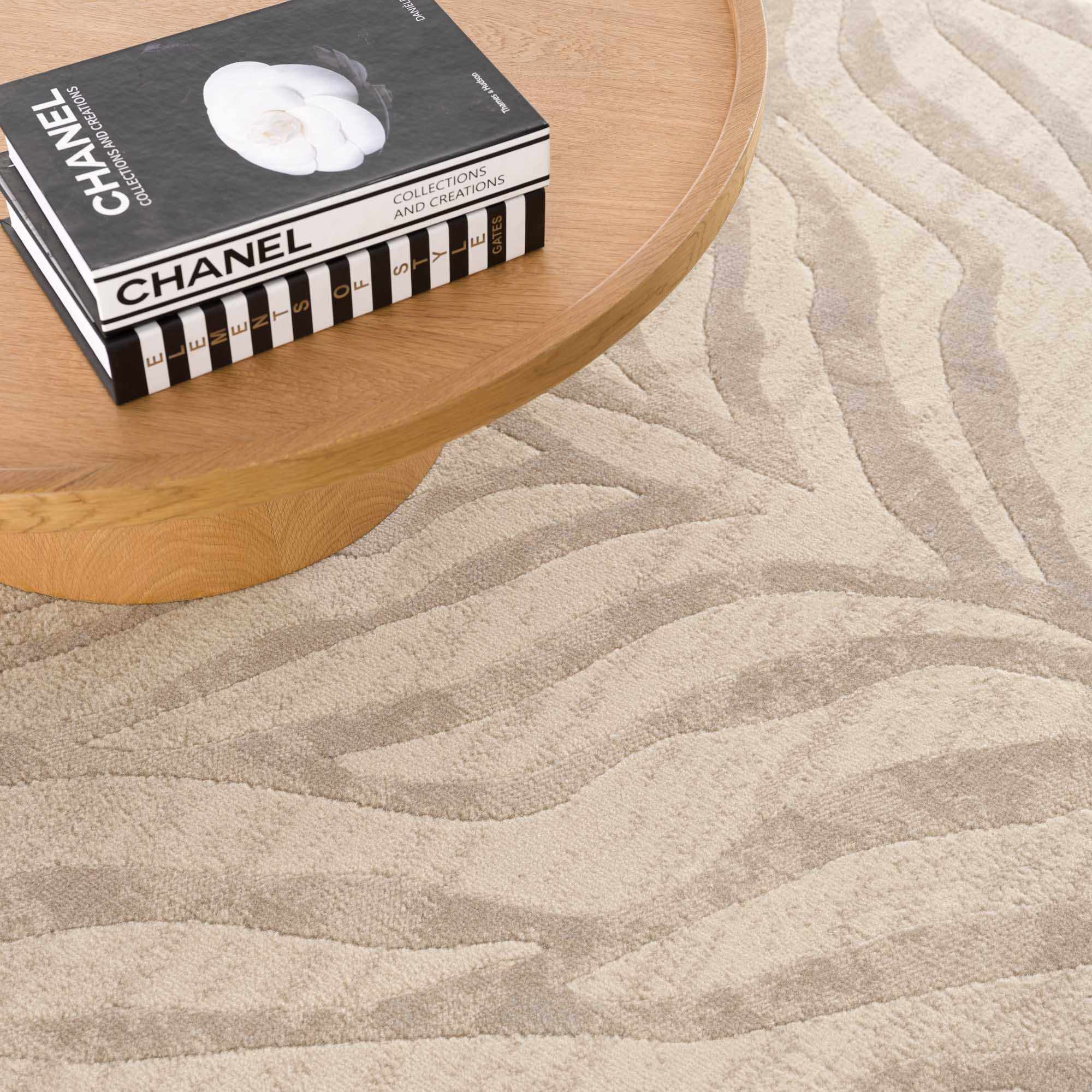 Alfombra con estampado de cebra de Manteca en color beige