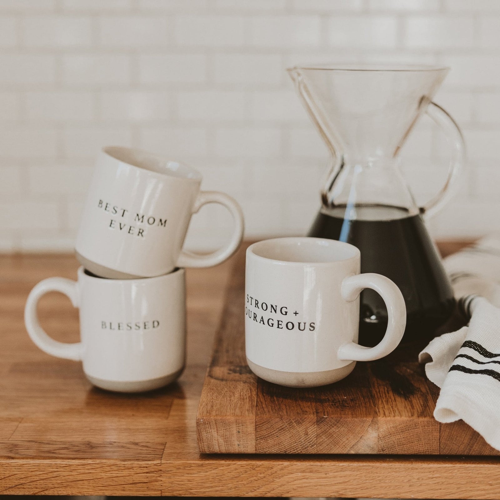 Taza de café de cerámica de 14 oz. Fuerte y valiente